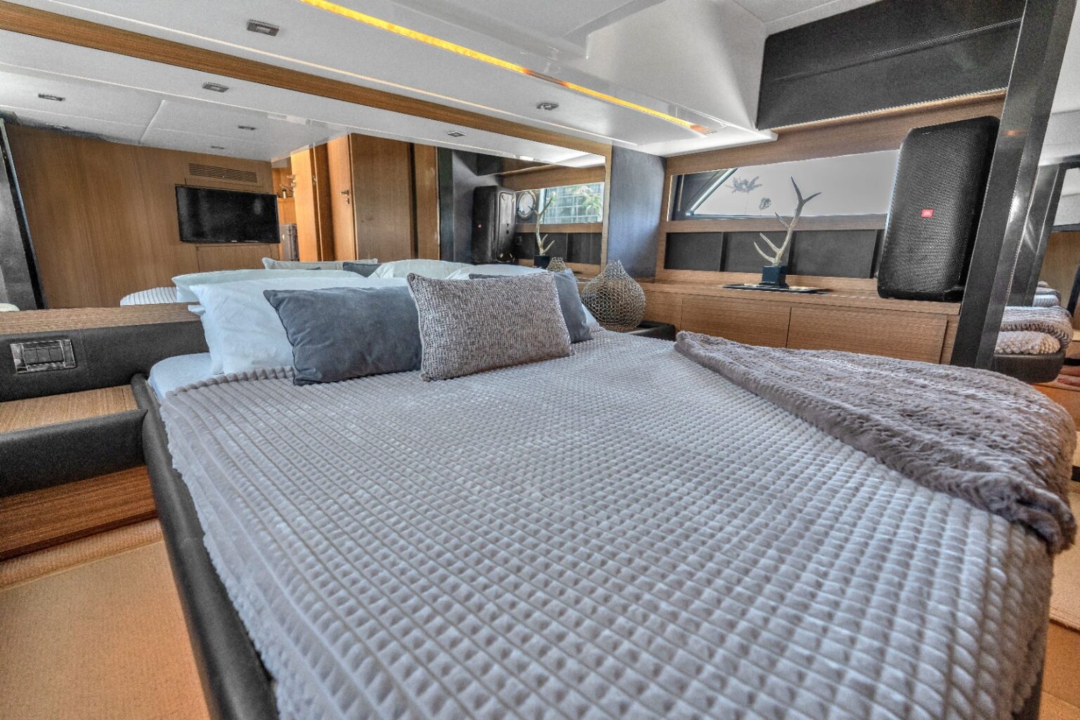 48′ Azimut Atlantis + Jetski 1Hr, private yacht charter in Miami