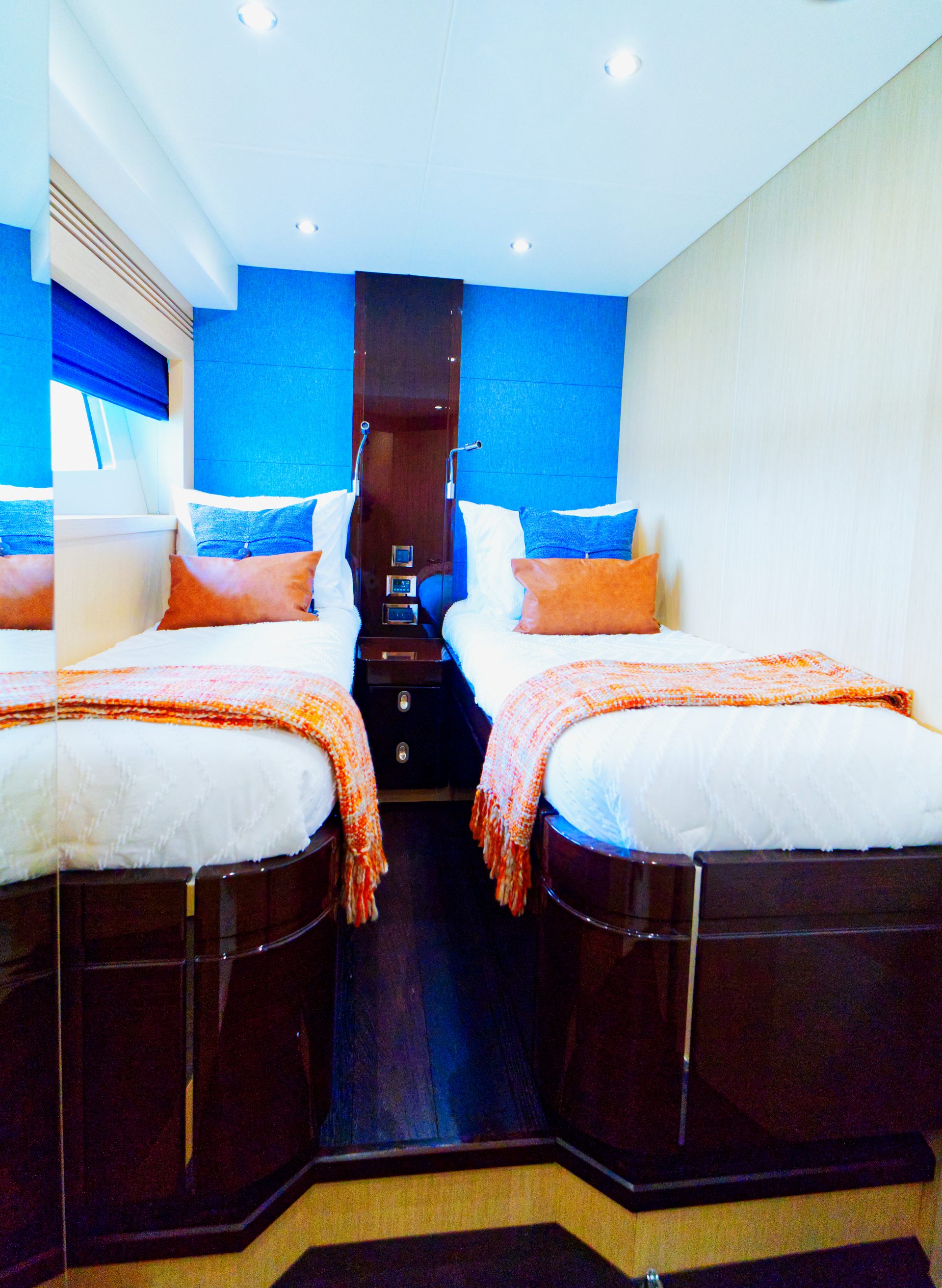 75' Daddy's luxury yacht charter in Nassau, Bahamas