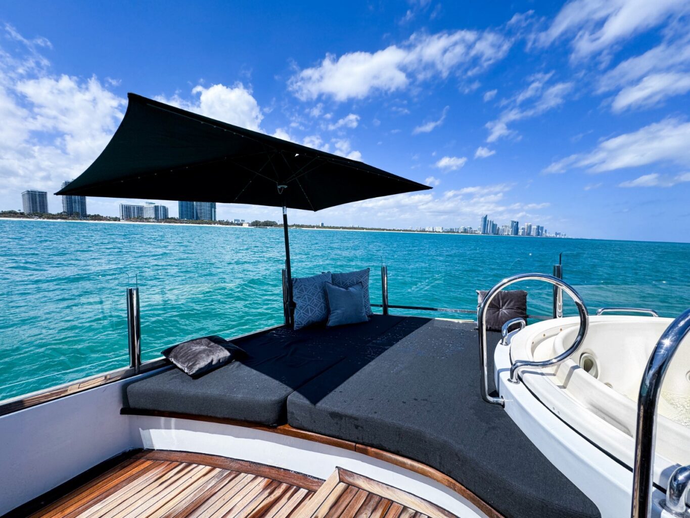 112′ Custom + Water Toys + Jetski 1Hr + Jacuzzi