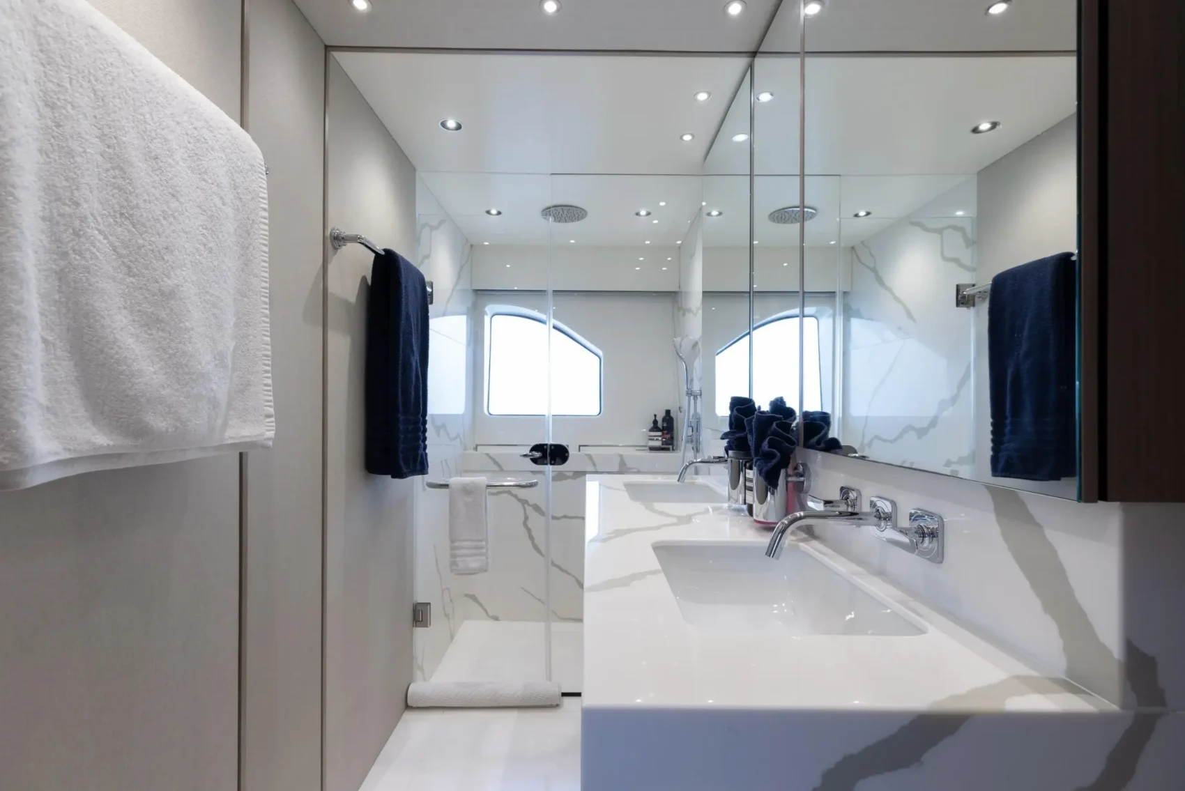 80′ Sunseeker + Jacuzzi, private yacht charter in Miami