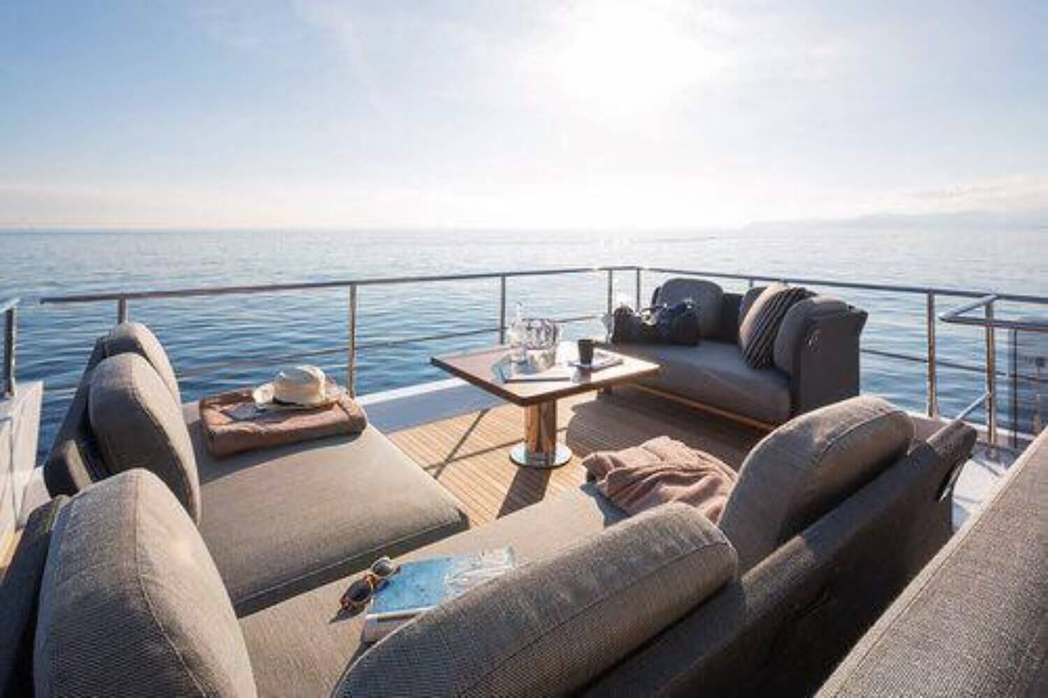 68' Azimut Flybridge yacht charter in Cartagena, Colombia