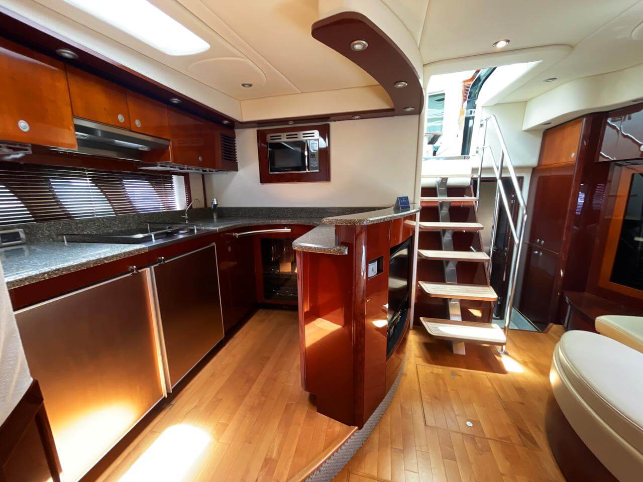 62' Sea Ray Sundancer yacht charter in Cartagena, Colombia