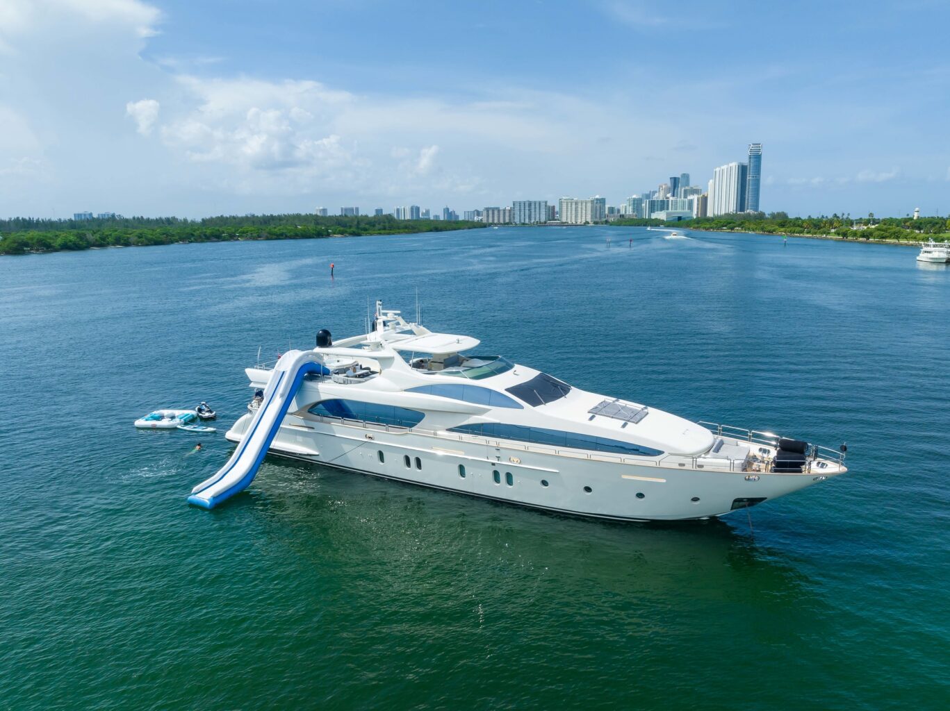 116′ Azimut + Water Toys + Jetski 1Hr