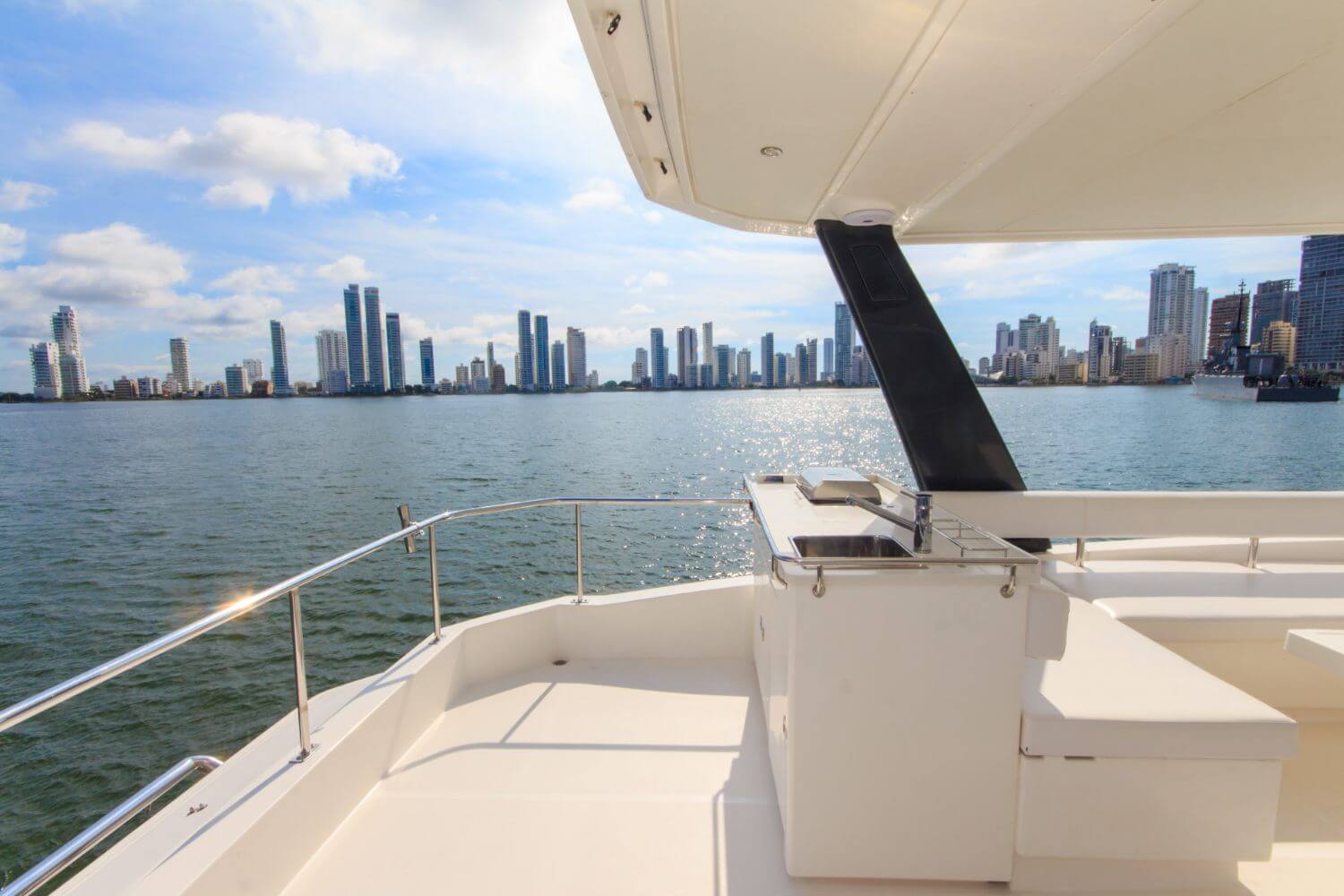 43' Leopard yacht charter in Cartagena, Colombia