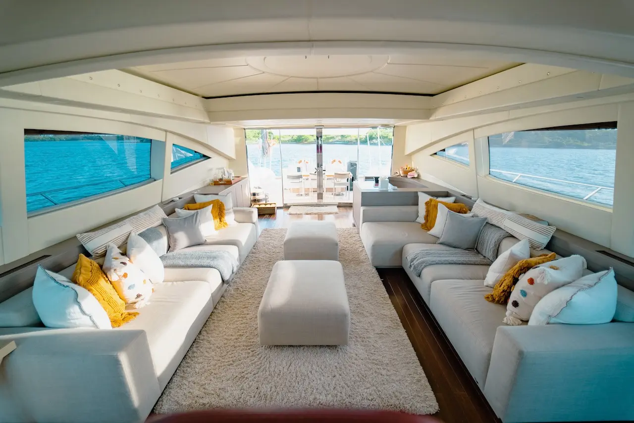 95′ Mangusta Sport + Jetski 1H + Jacuzzi