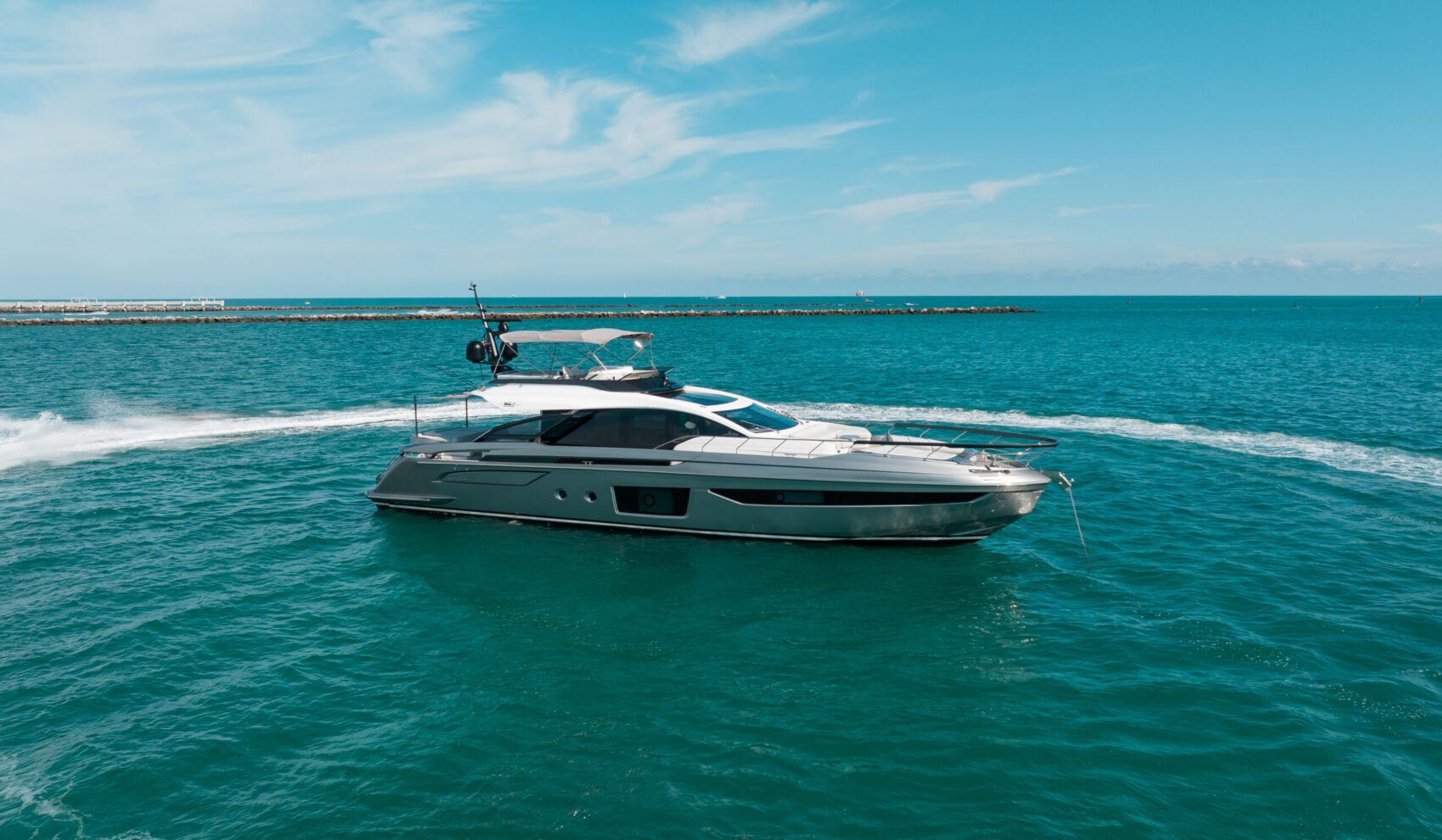 82′ Azimut, private yacht charter in Miami