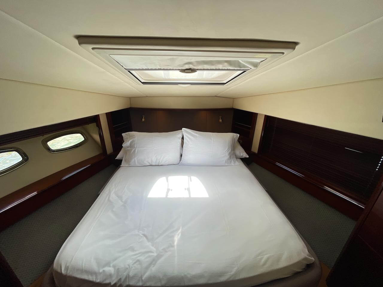 62' Sea Ray Sundancer yacht charter in Cartagena, Colombia
