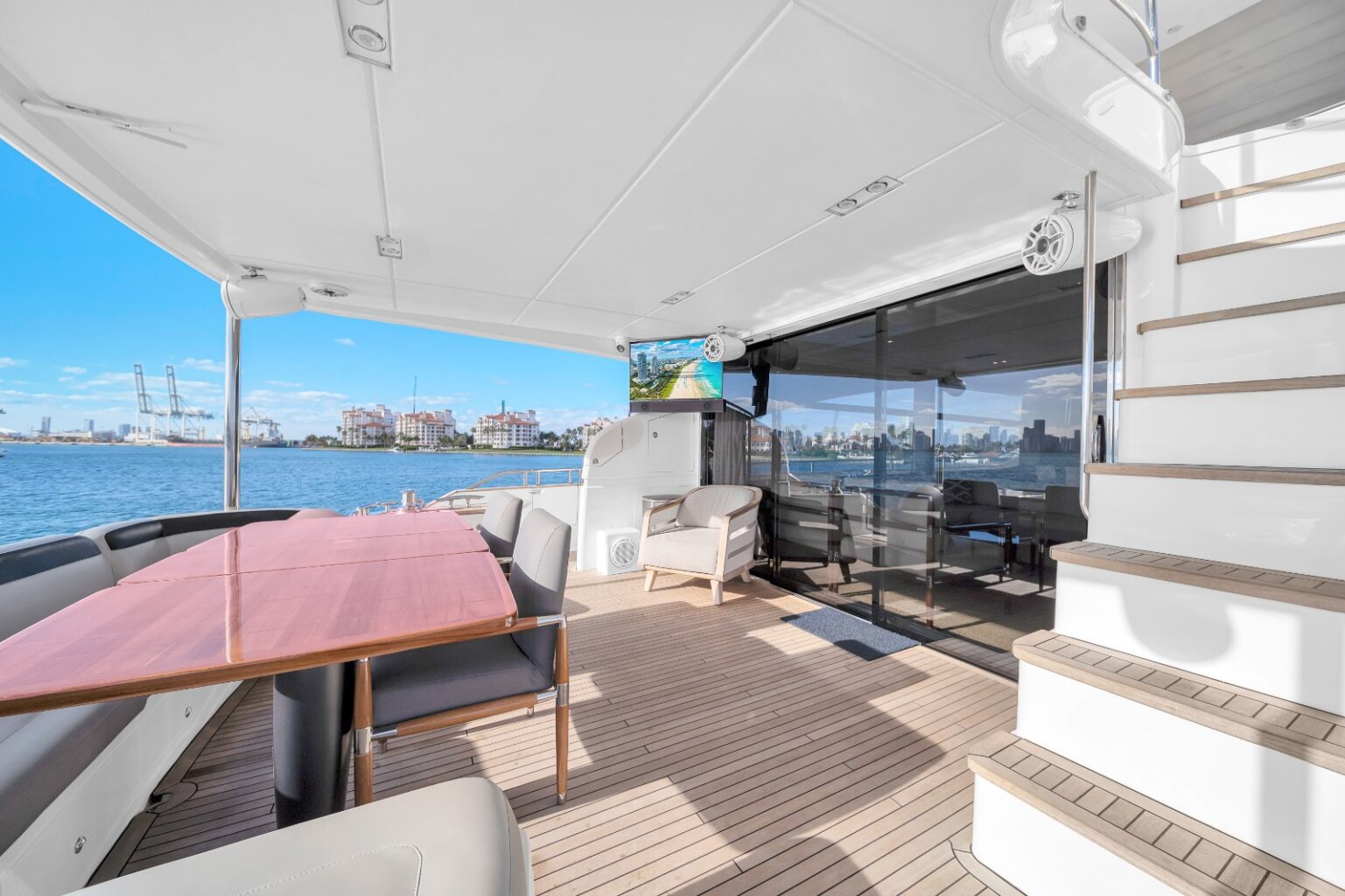 88′ Princess F + Water Toys + Jacuzzi