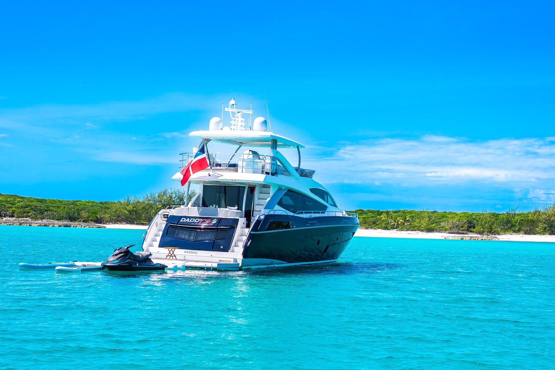 75' Daddy's luxury yacht charter in Nassau, Bahamas