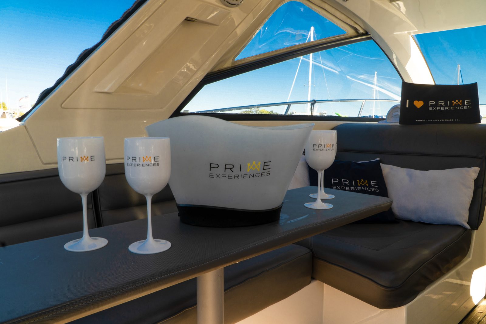 40′ Sealine private yacht charter in Miami