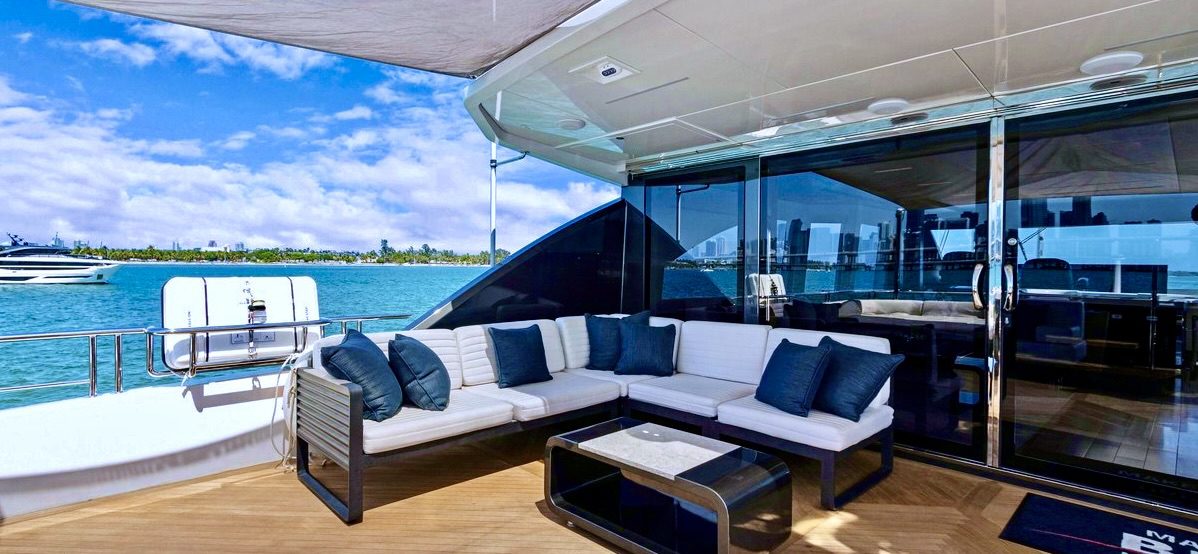 95′ Ocean + Jacuzzi + Water Toys