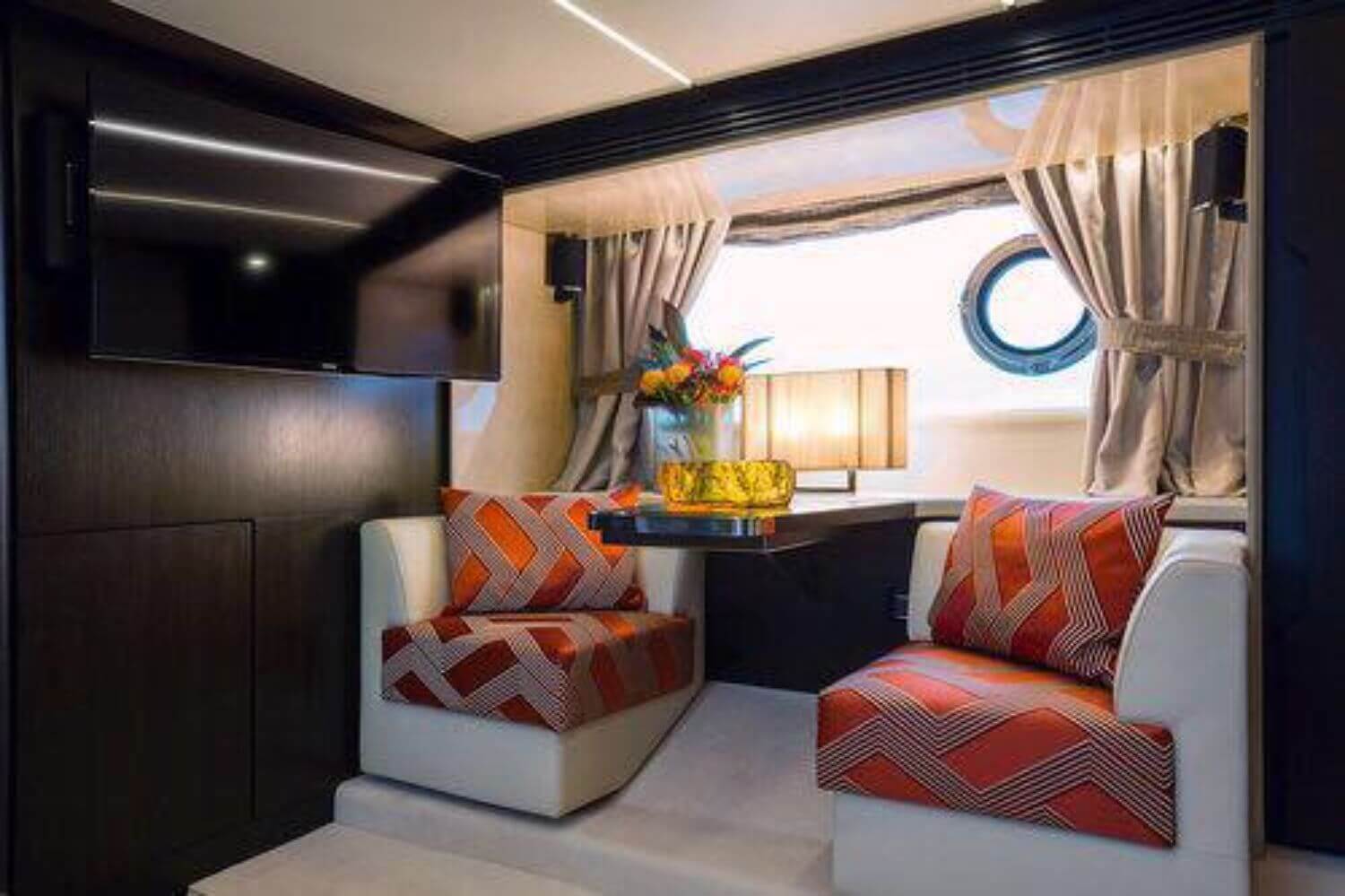 68' Azimut Flybridge yacht charter in Cartagena, Colombia