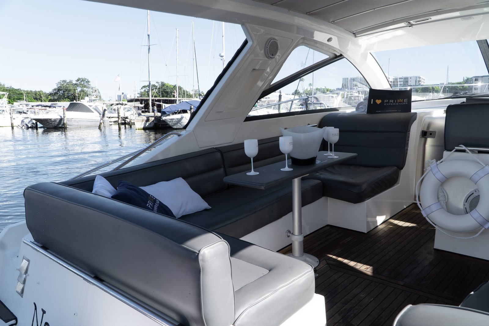 40′ Sealine private yacht charter in Miami