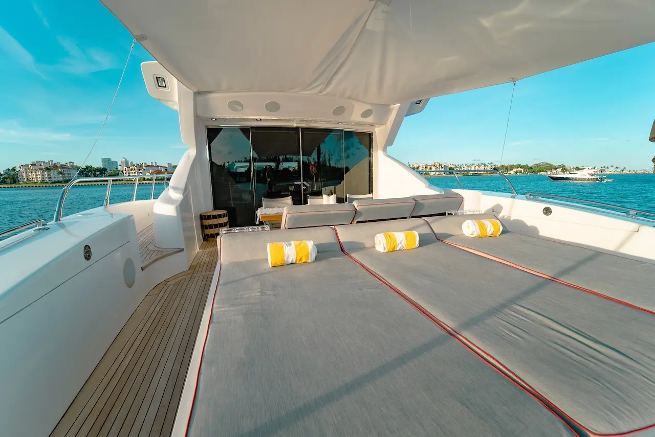 95′ Mangusta Sport + Jetski 1H + Jacuzzi