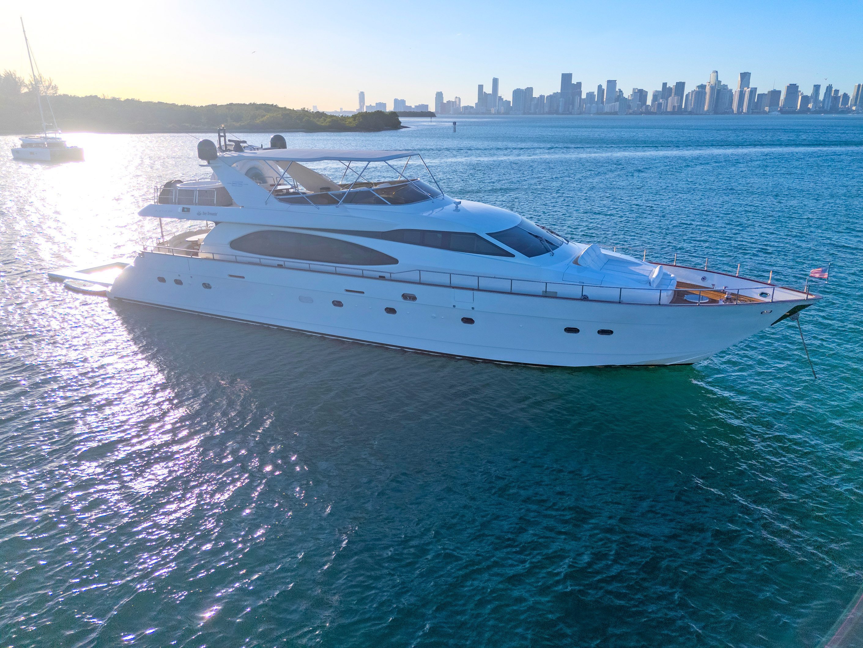 90′ Azimut + Jacuzzi