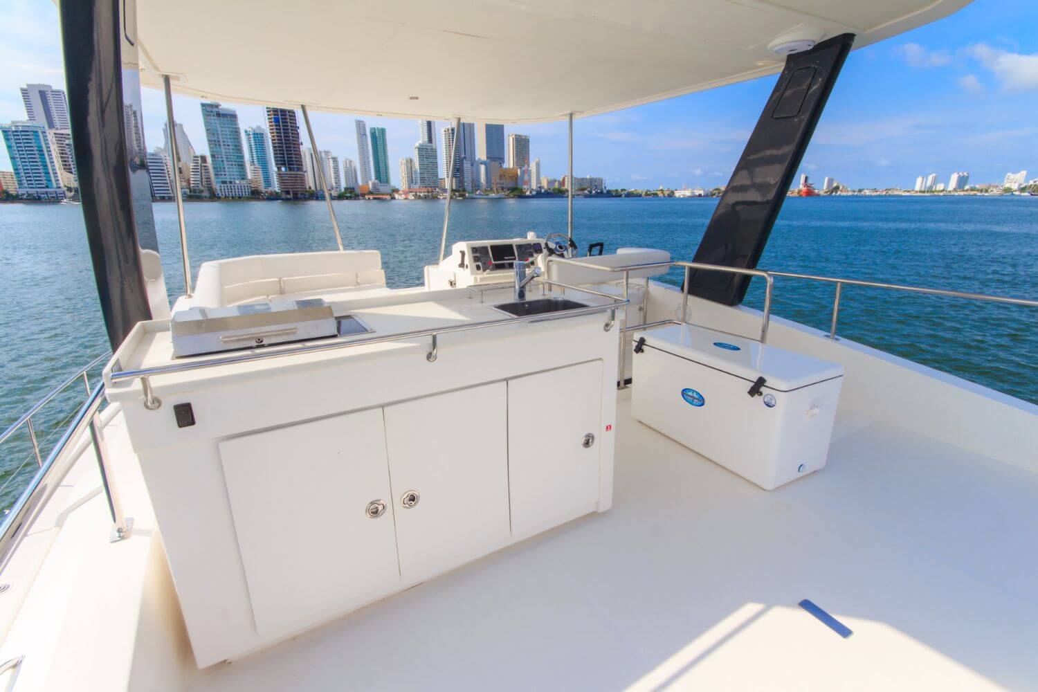 43' Leopard yacht charter in Cartagena, Colombia