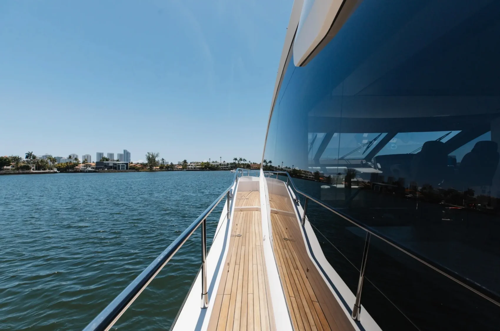 80′ Sunseeker + Jacuzzi, private yacht charter in Miami