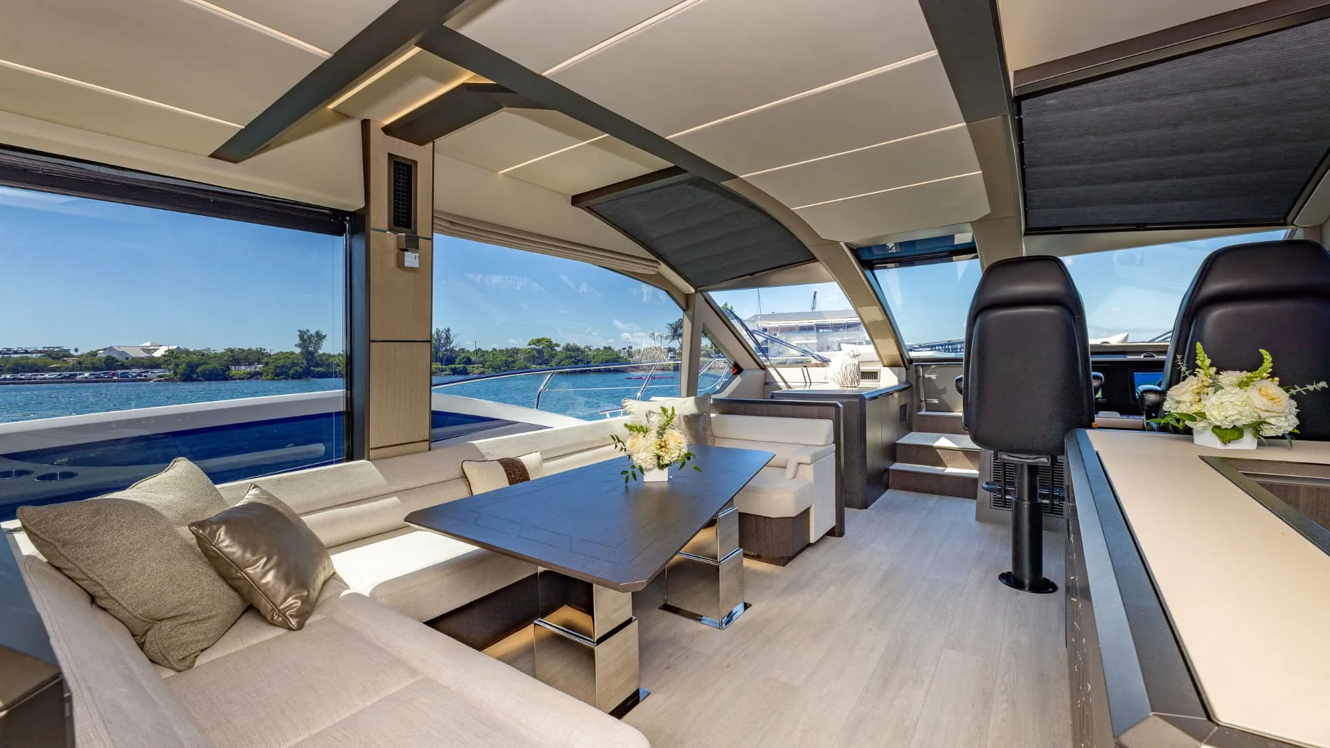 68′ Galeon aft deck dining and lounge