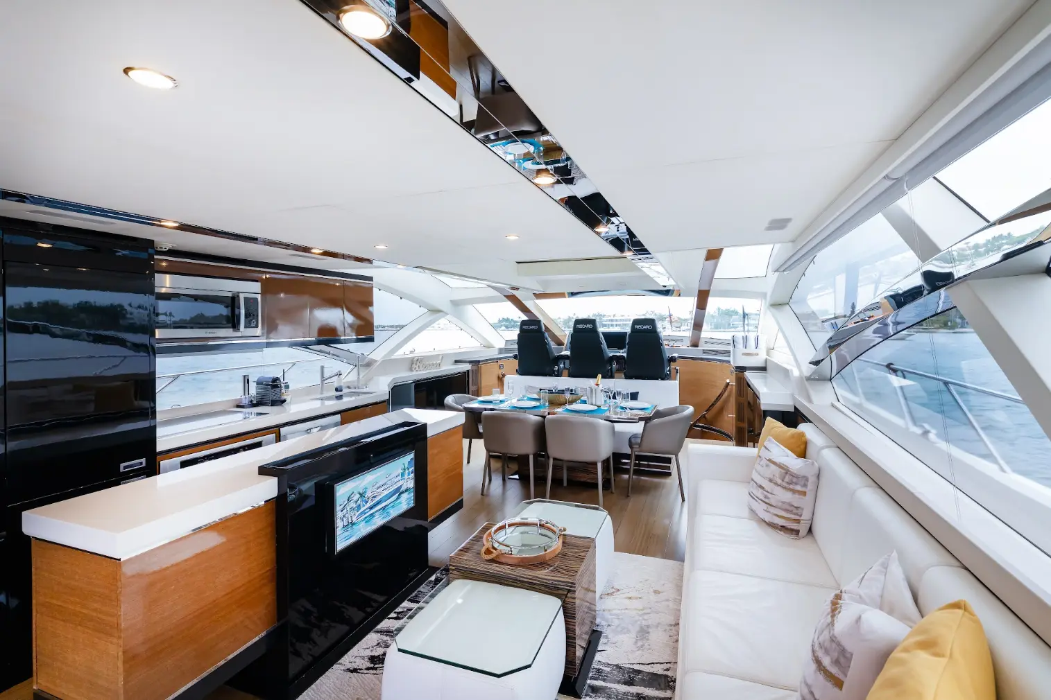 90′ Opulence + Jacuzzi + Water Toy