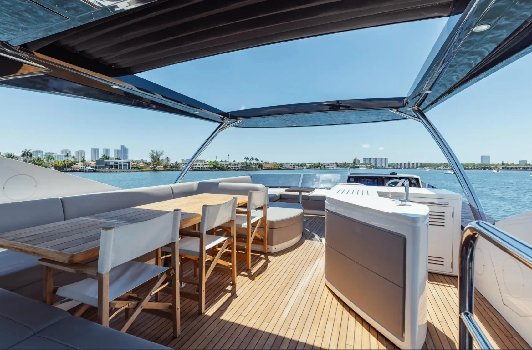 80′ Sunseeker + Jacuzzi, private yacht charter in Miami