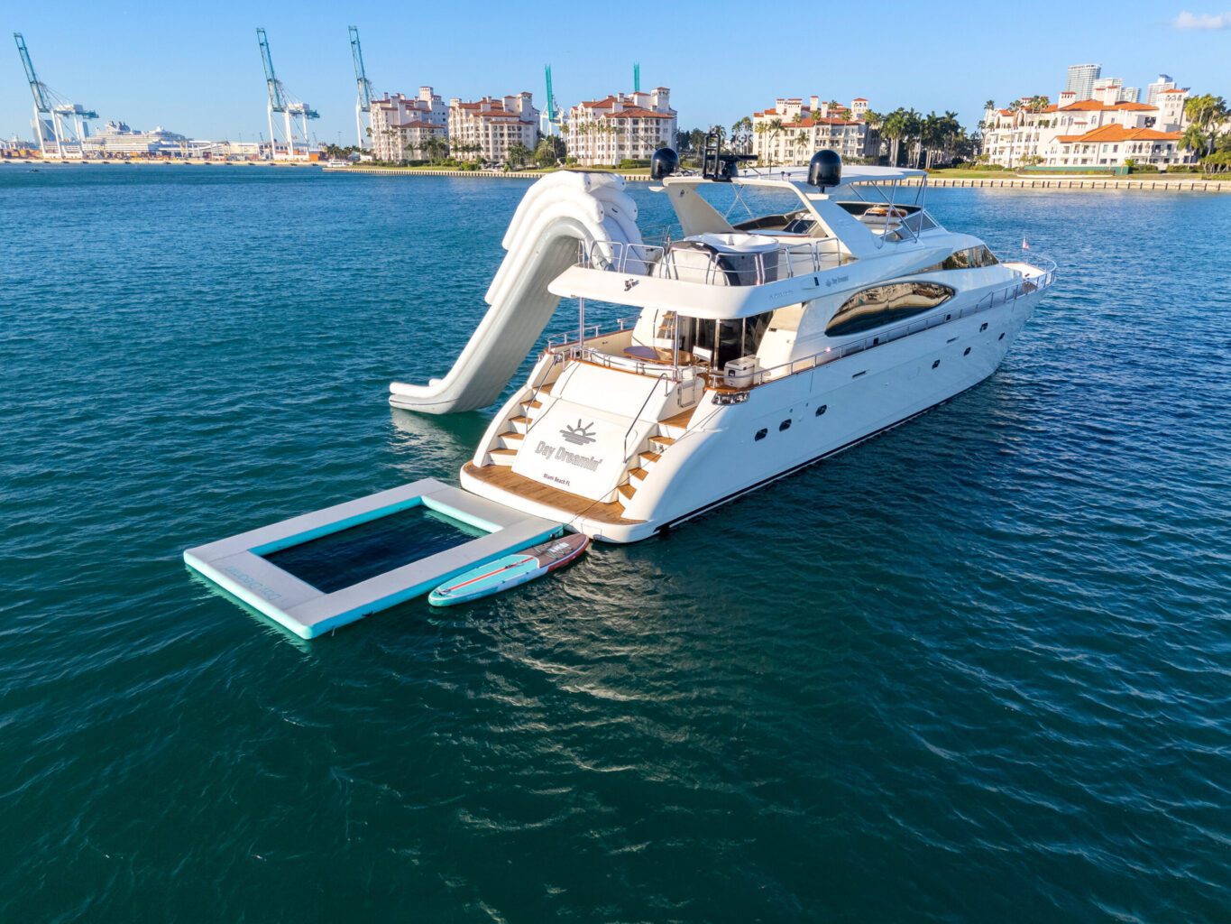 90′ Azimut + Jacuzzi
