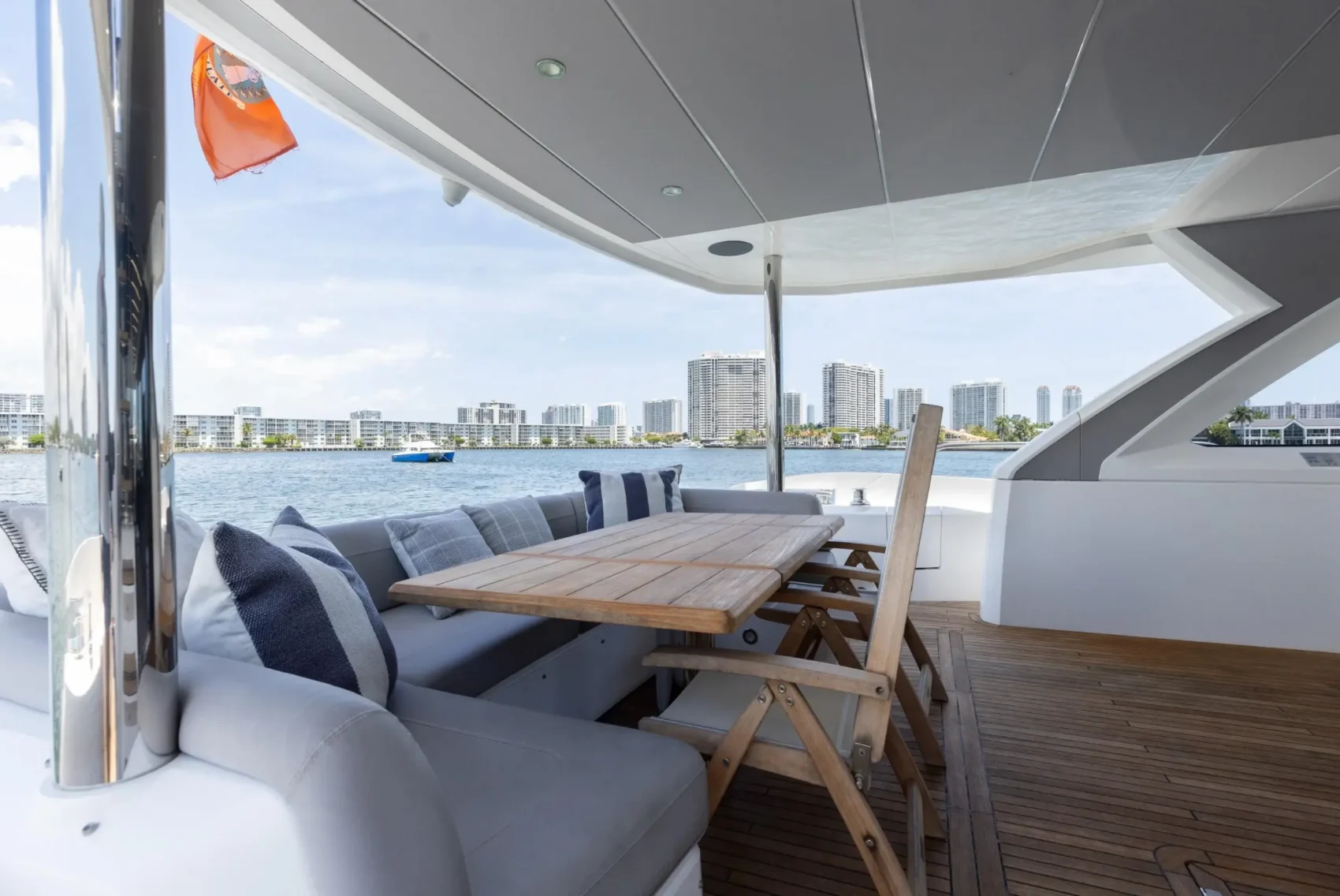 80′ Sunseeker + Jacuzzi, private yacht charter in Miami
