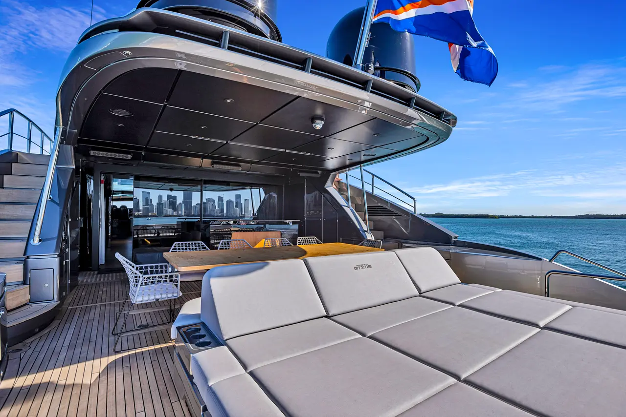 116′ Pershing + Jacuzzi