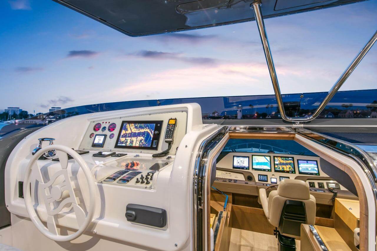 96' Ferretti Flybridge yacht charter in Cartagena, Colombia