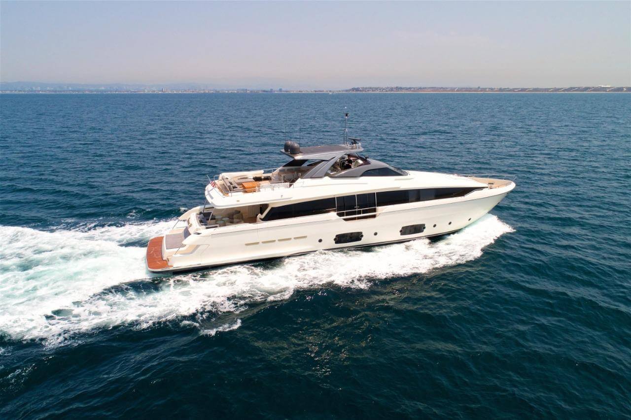 96' Ferretti Flybridge yacht charter in Cartagena, Colombia