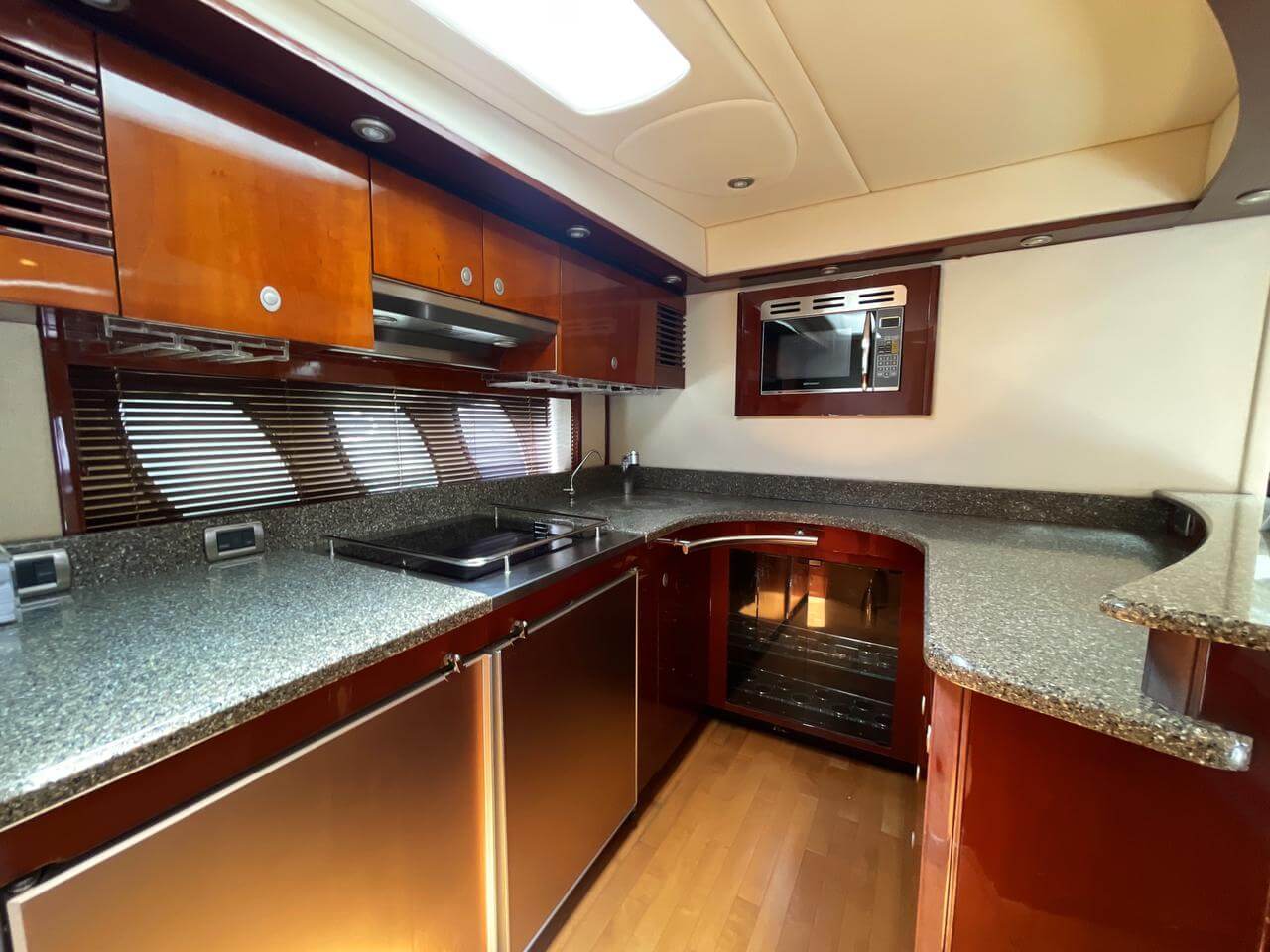62' Sea Ray Sundancer yacht charter in Cartagena, Colombia