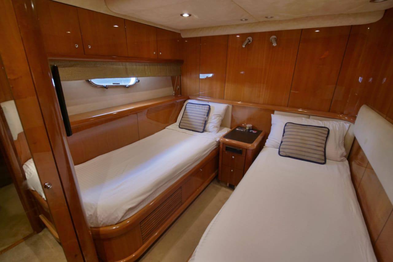83' Sunseeker Flybridge yacht charter in Cartagena, Colombia