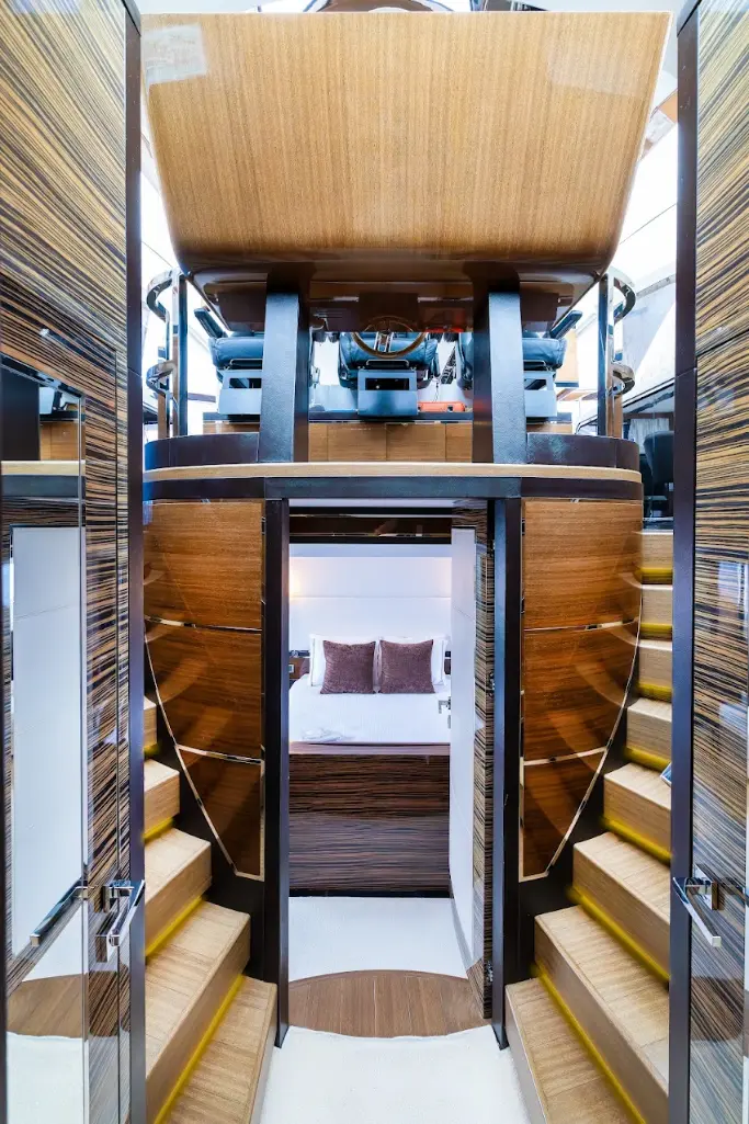 90′ Opulence + Jacuzzi + Water Toy