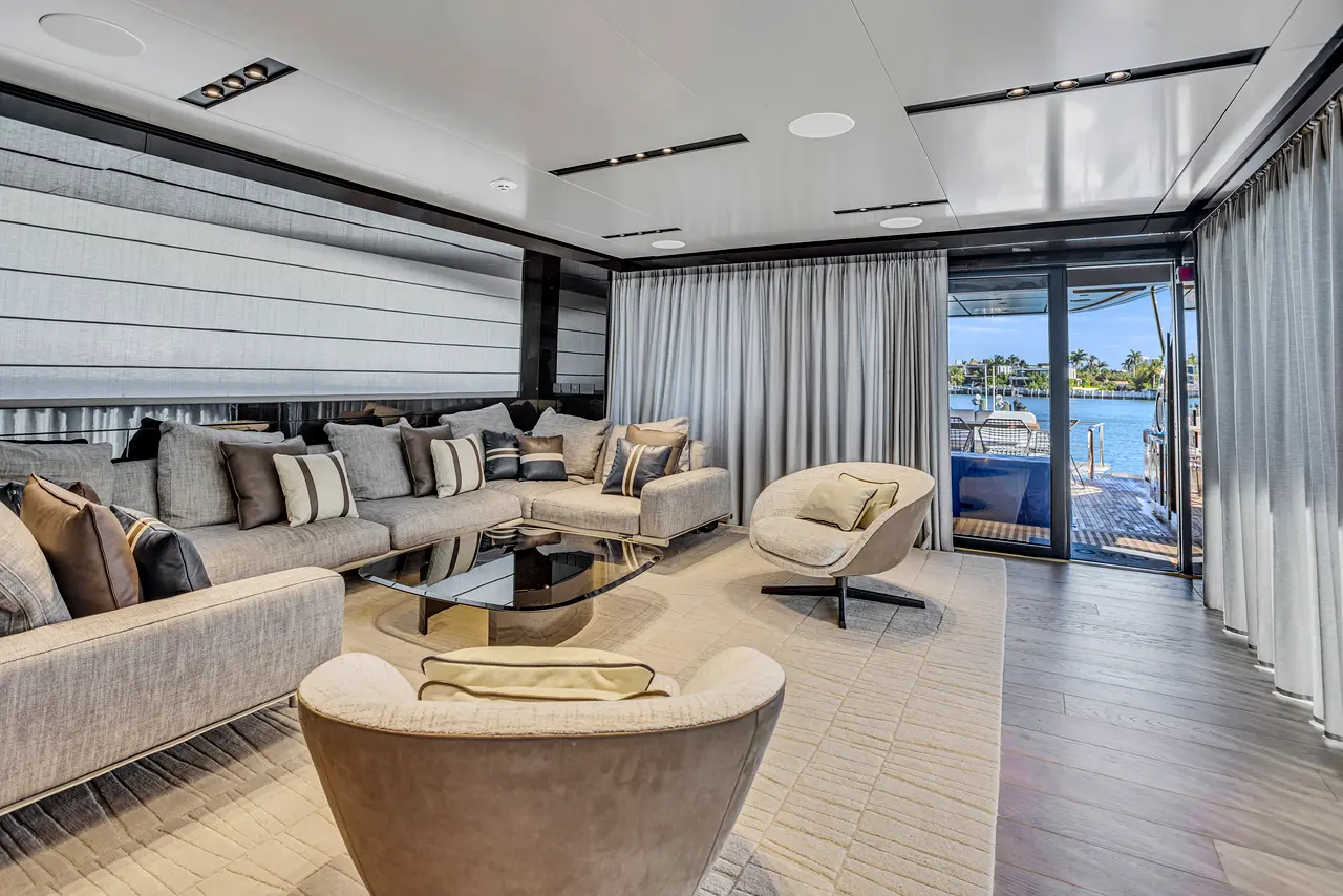 116′ Pershing + Jacuzzi