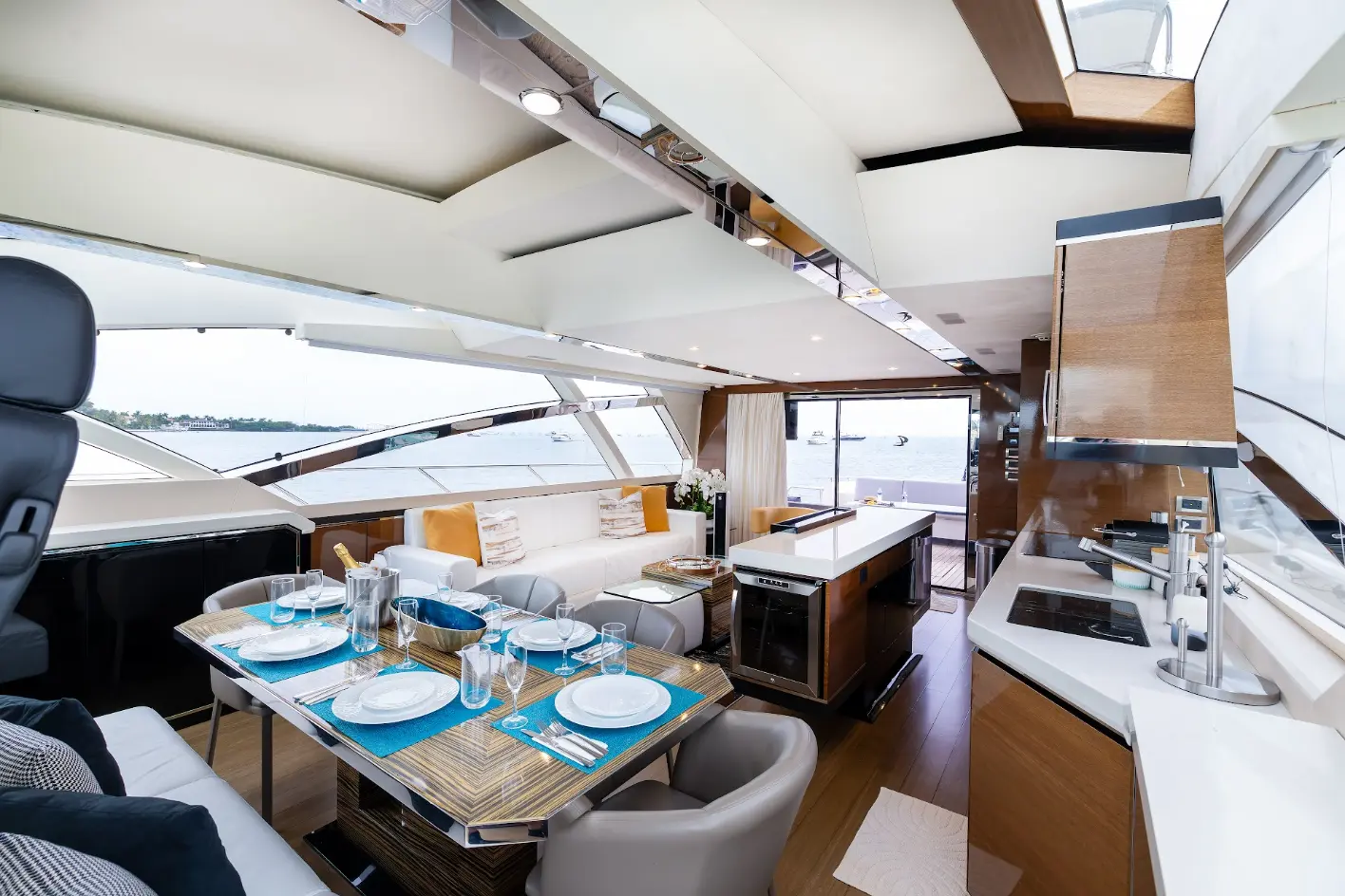 90′ Opulence + Jacuzzi + Water Toy