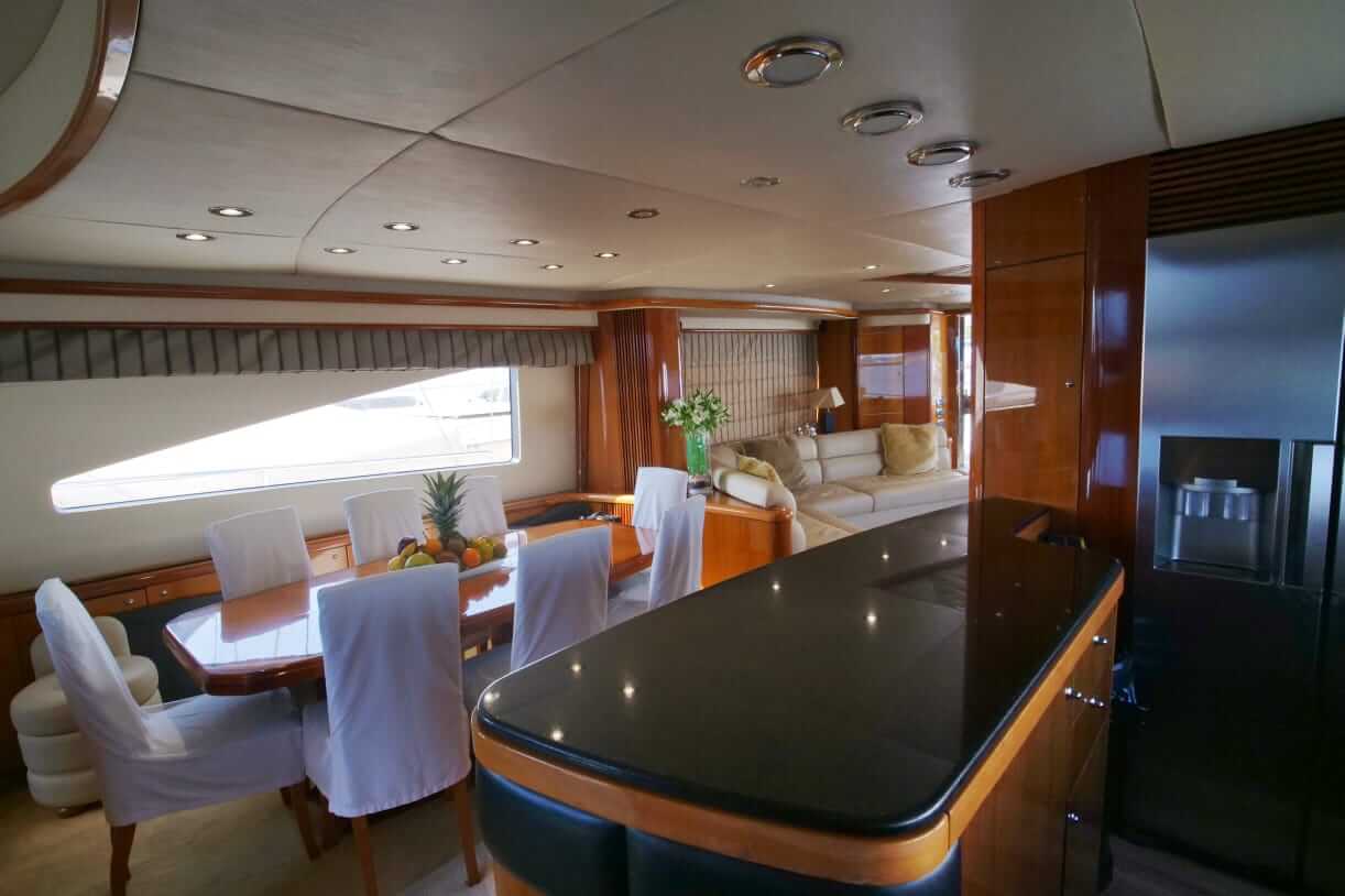 83' Sunseeker Flybridge yacht charter in Cartagena, Colombia