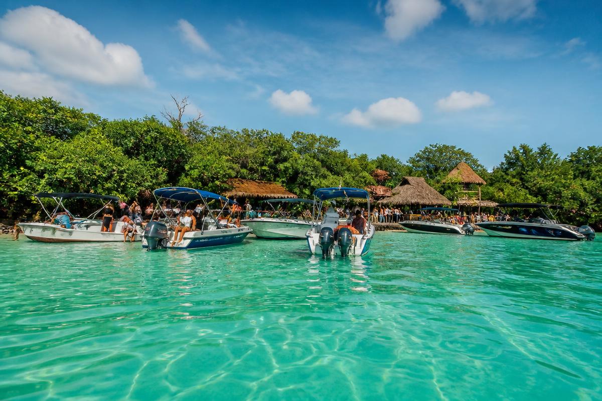 Boats anchored in the shallow bay at Cholón, Barú