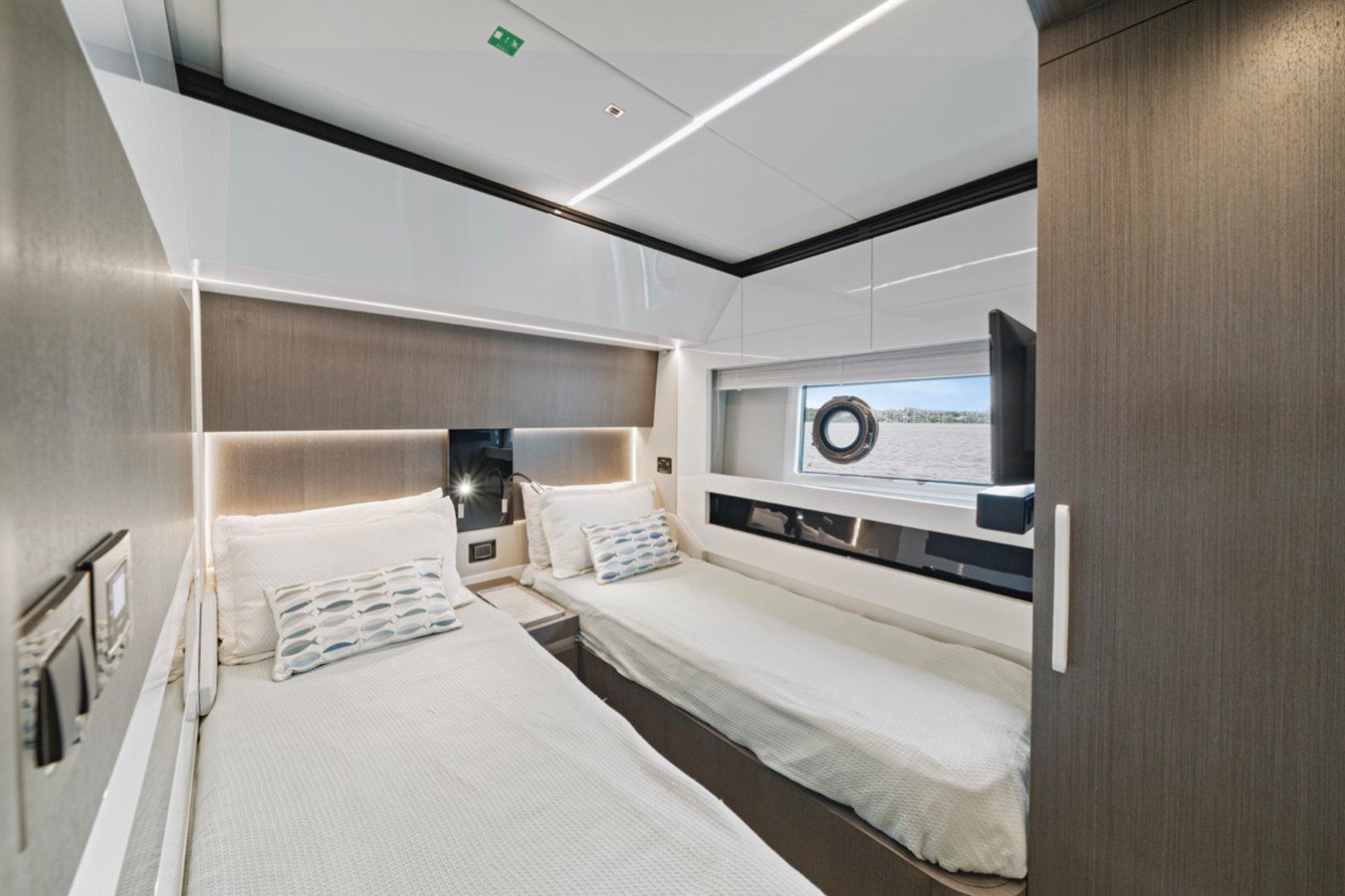 72′ Azimut D + Water Toys, private yacht charter in Miami