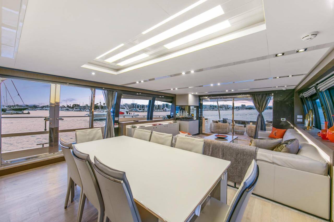 96' Ferretti Flybridge yacht charter in Cartagena, Colombia