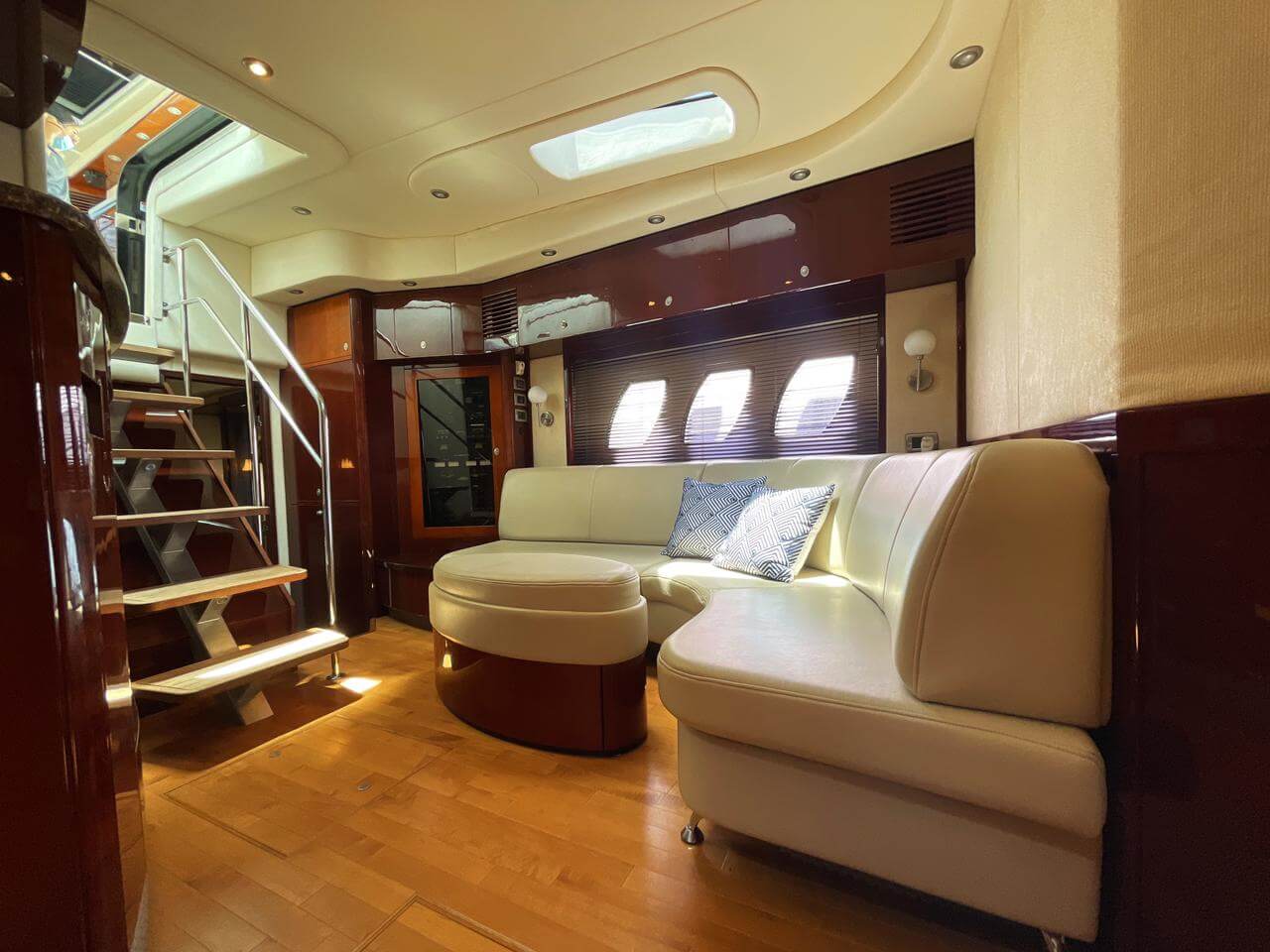 62' Sea Ray Sundancer yacht charter in Cartagena, Colombia