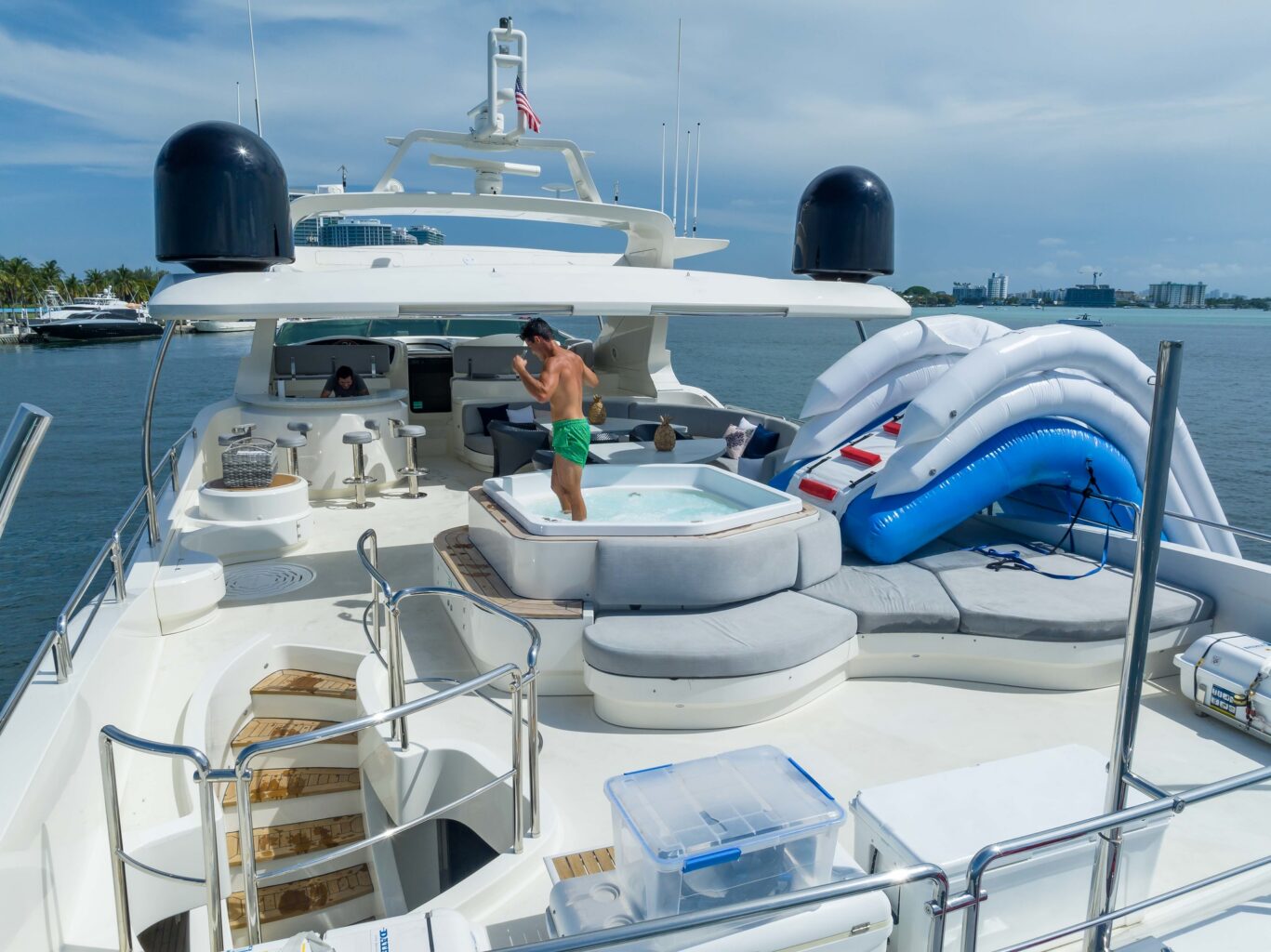 116′ Azimut + Water Toys + Jetski 1Hr