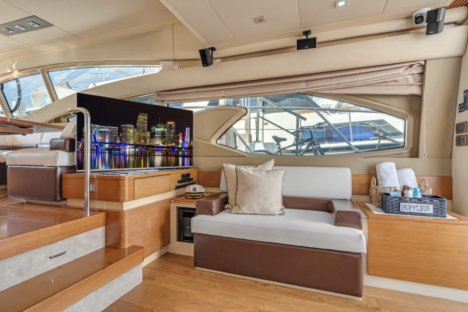 65′ Azimut + Water Toys + Jetski 1Hr, private yacht charter in Miami