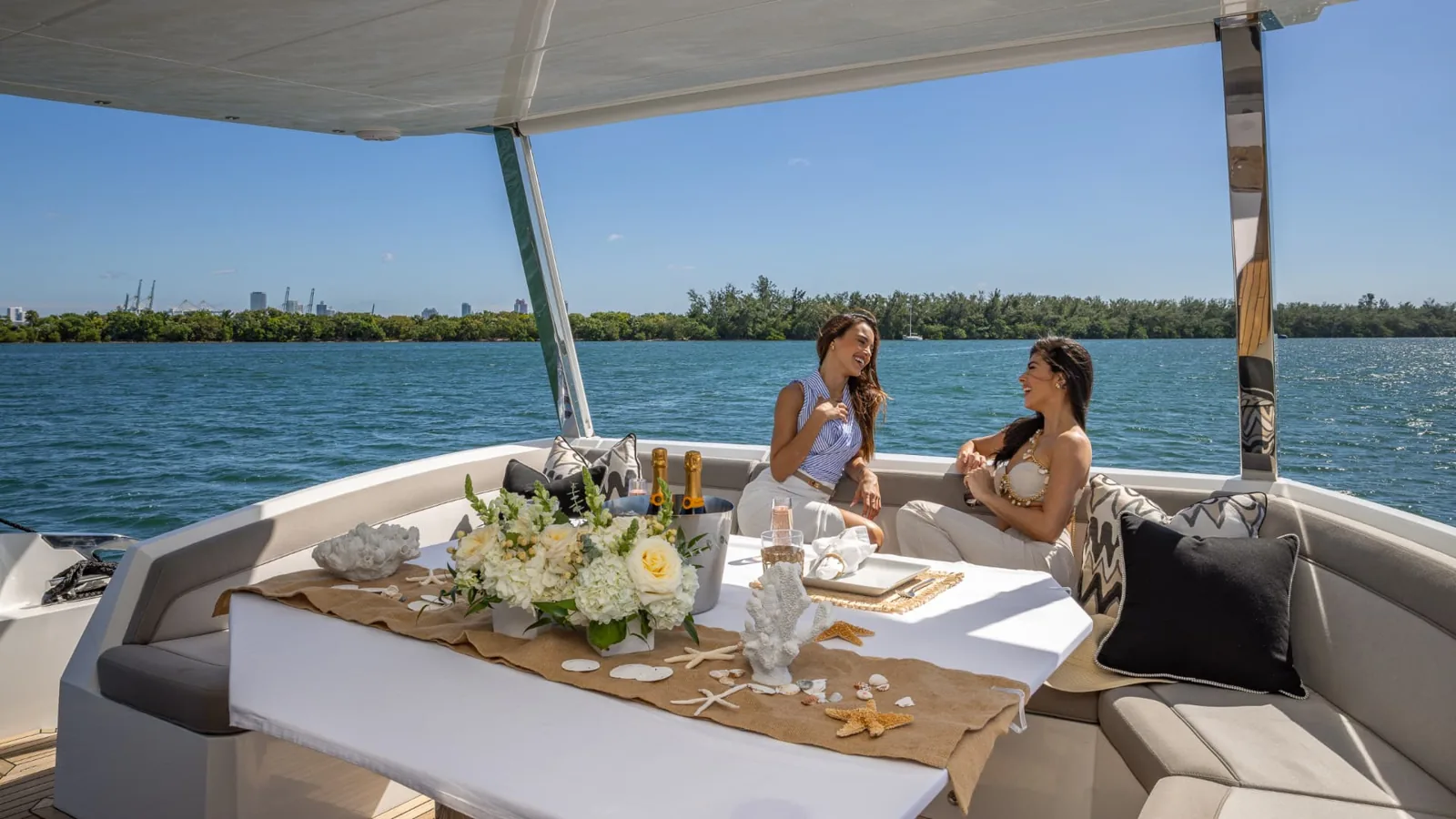68′ Galeon: Al fresco dining on the aft deck