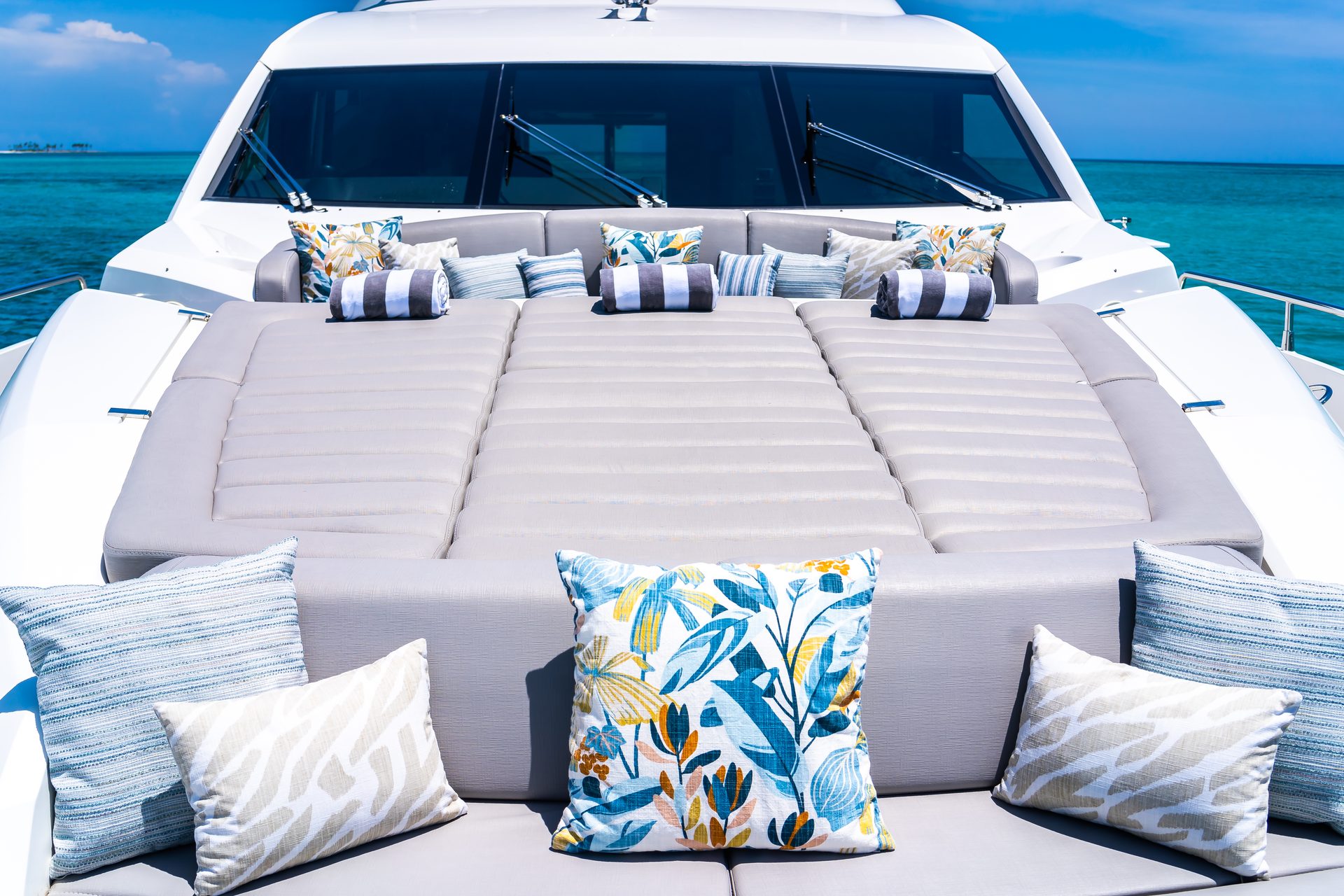 75' Daddy's luxury yacht charter in Nassau, Bahamas