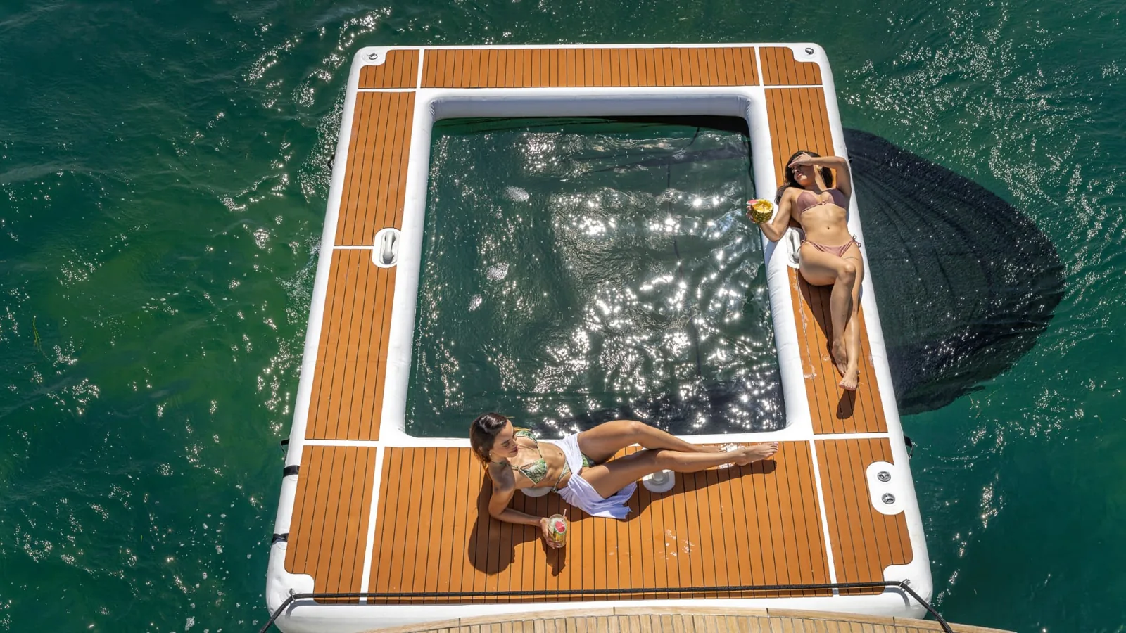 68′ Galeon: Overhead view of the floating water lounge