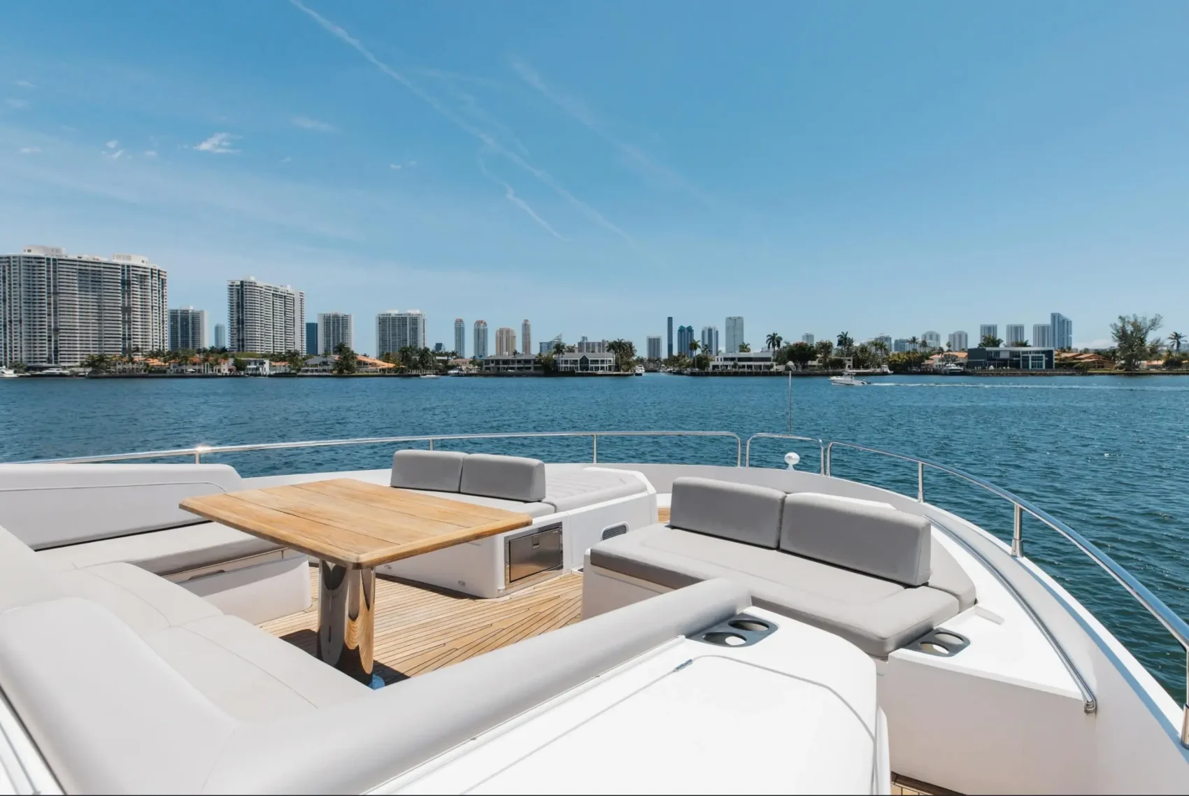 80′ Sunseeker + Jacuzzi, private yacht charter in Miami