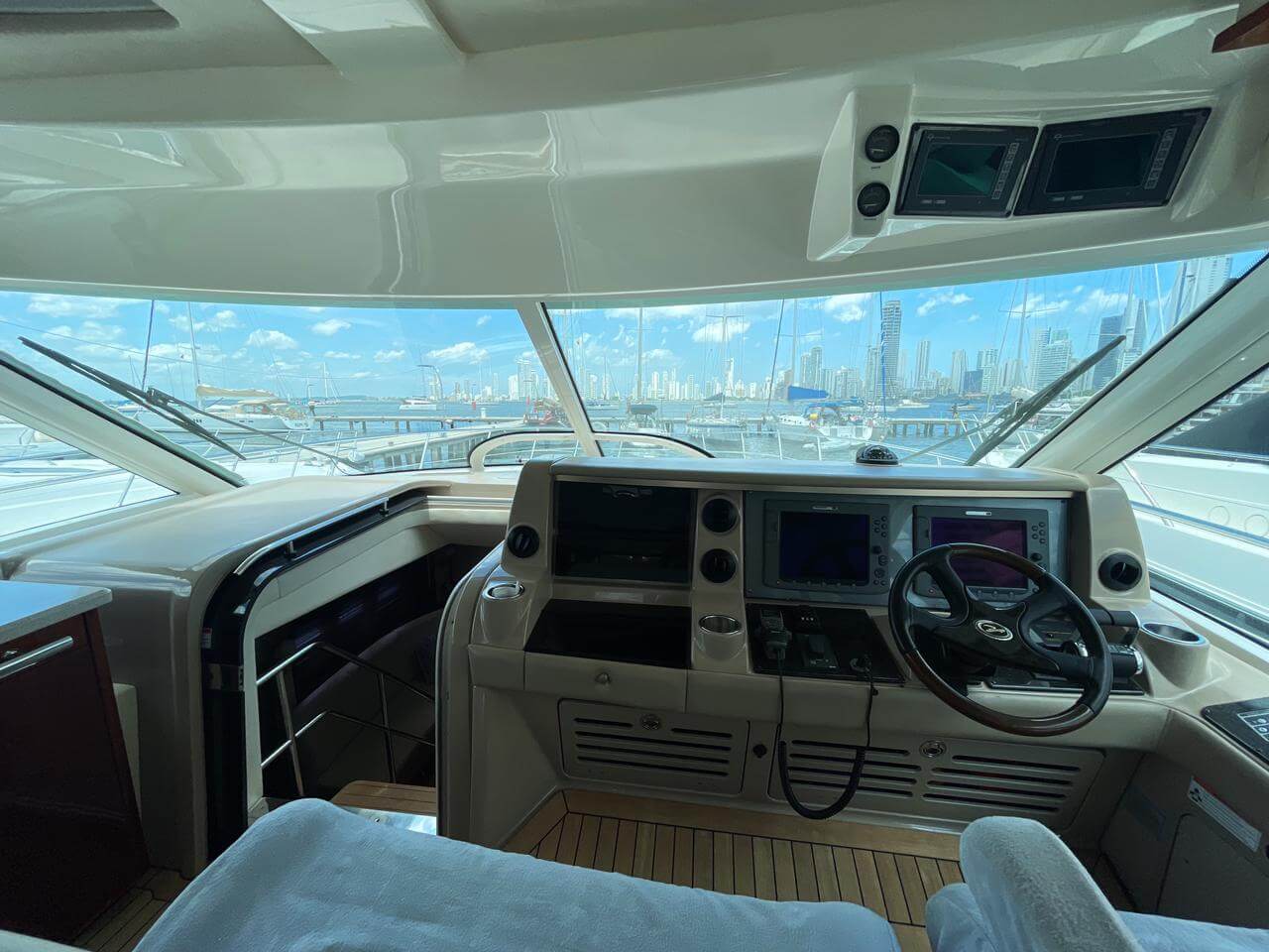 62' Sea Ray Sundancer yacht charter in Cartagena, Colombia