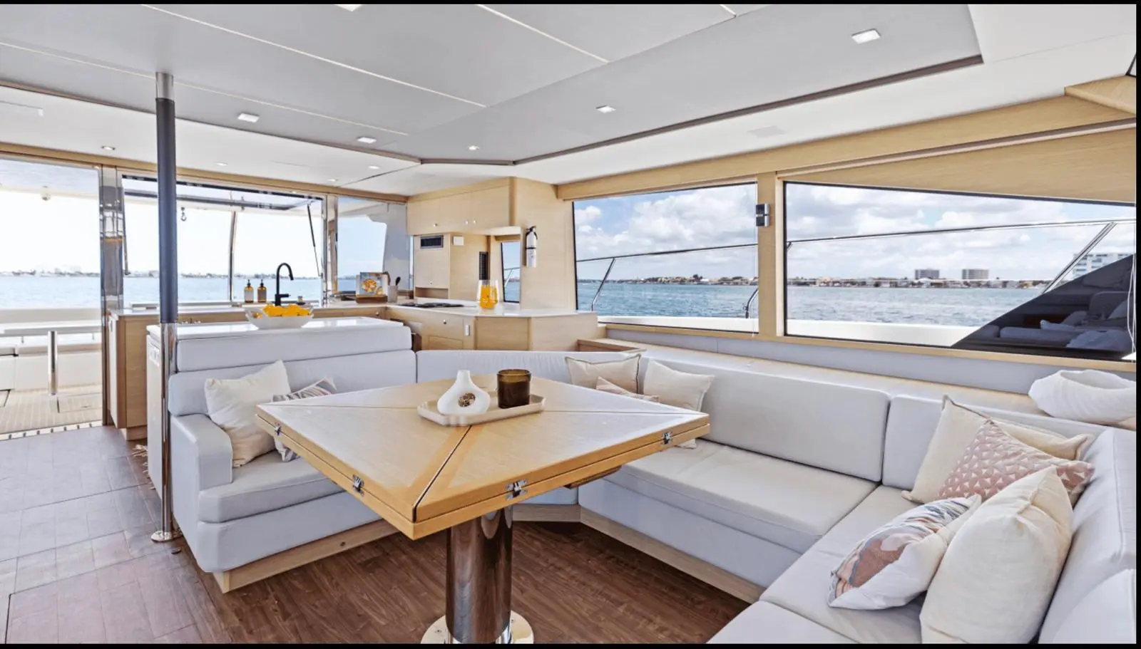 54′ Aquila Lux Cat, private yacht charter in Miami