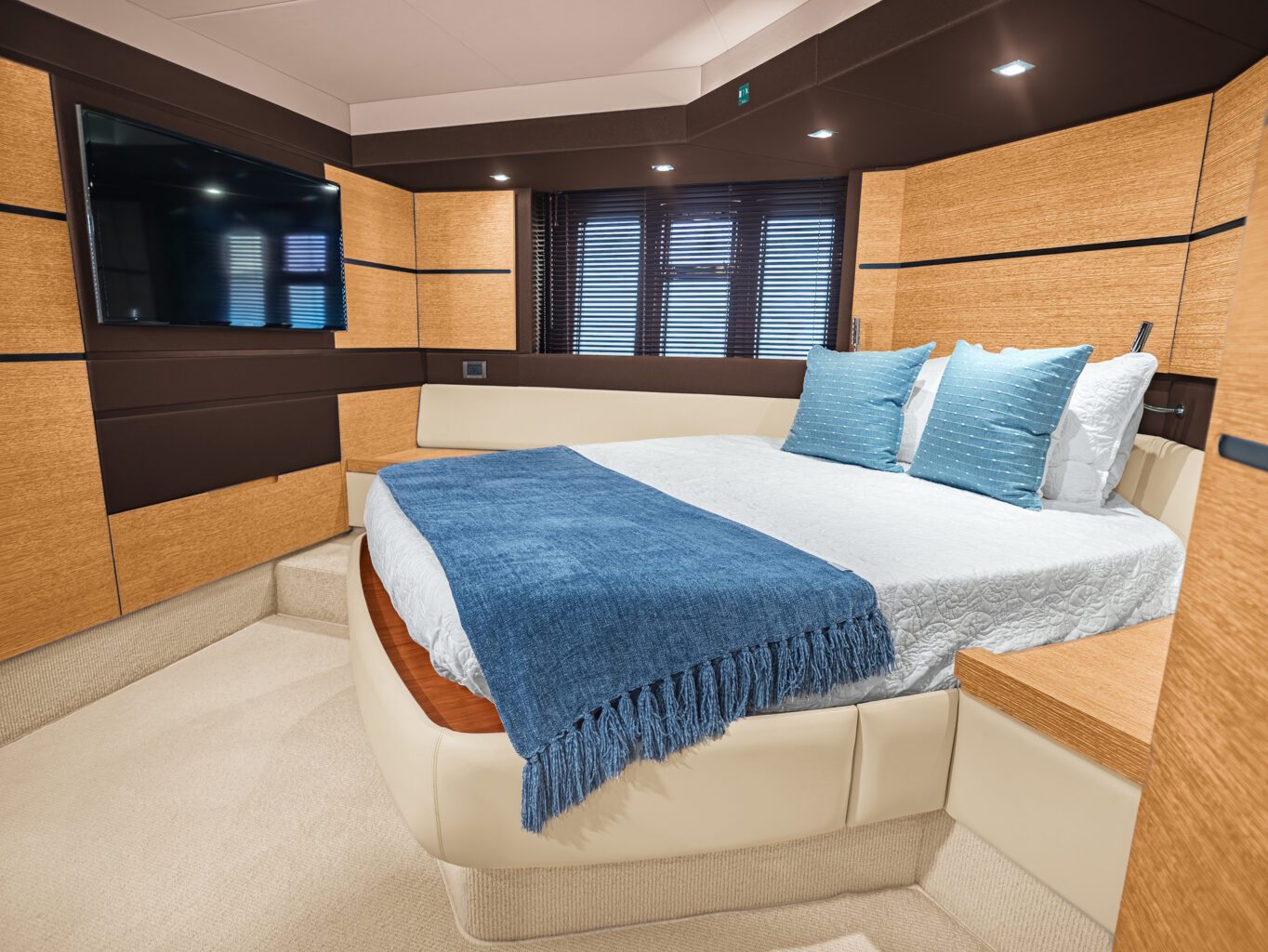 54′ Azimut + Water Toys, private yacht charter in Miami