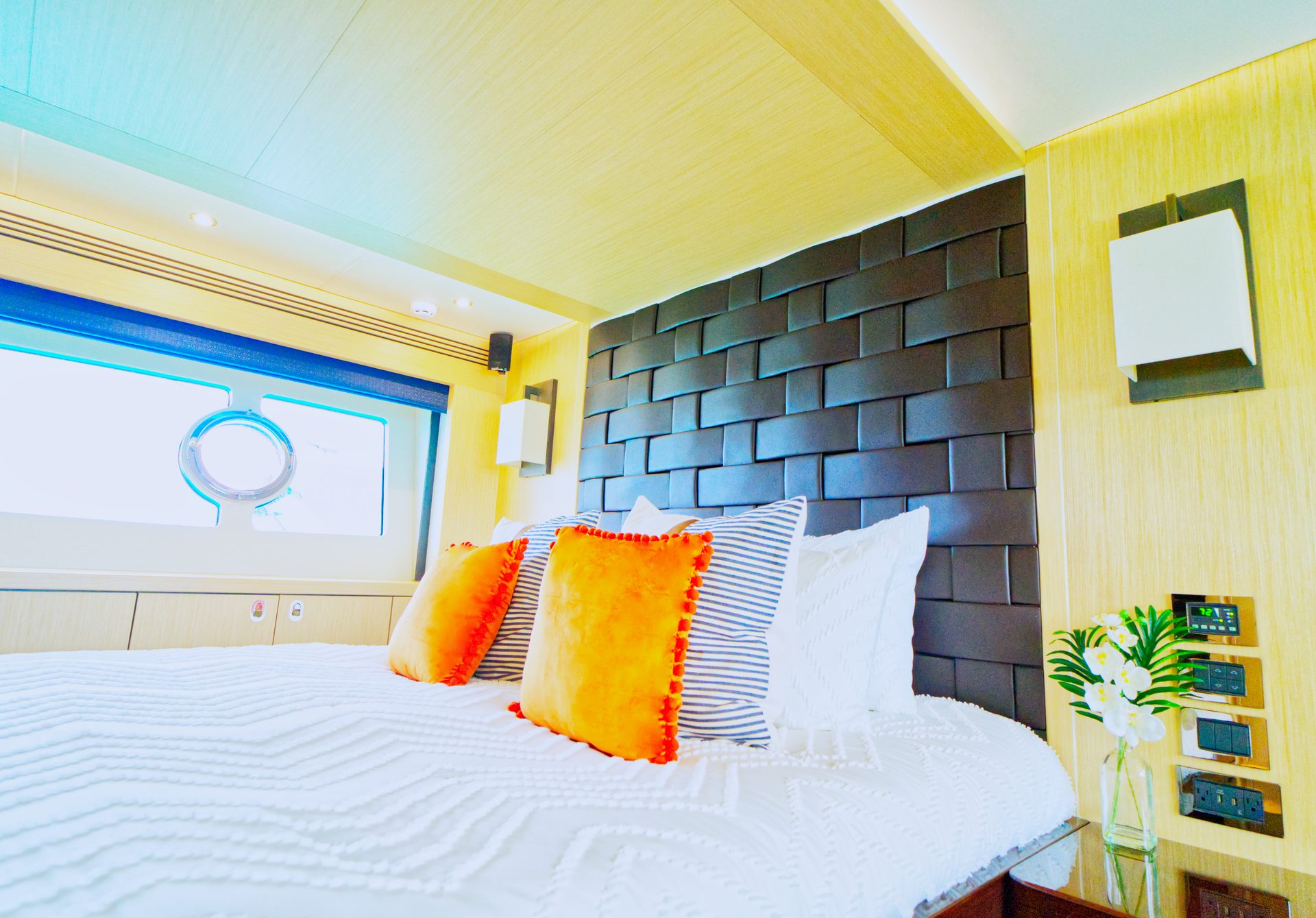 75' Daddy's luxury yacht charter in Nassau, Bahamas