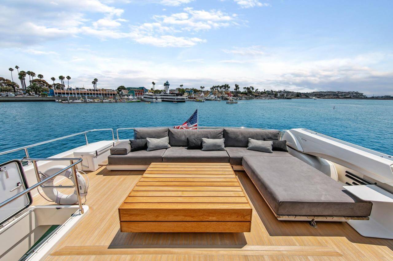 96' Ferretti Flybridge yacht charter in Cartagena, Colombia